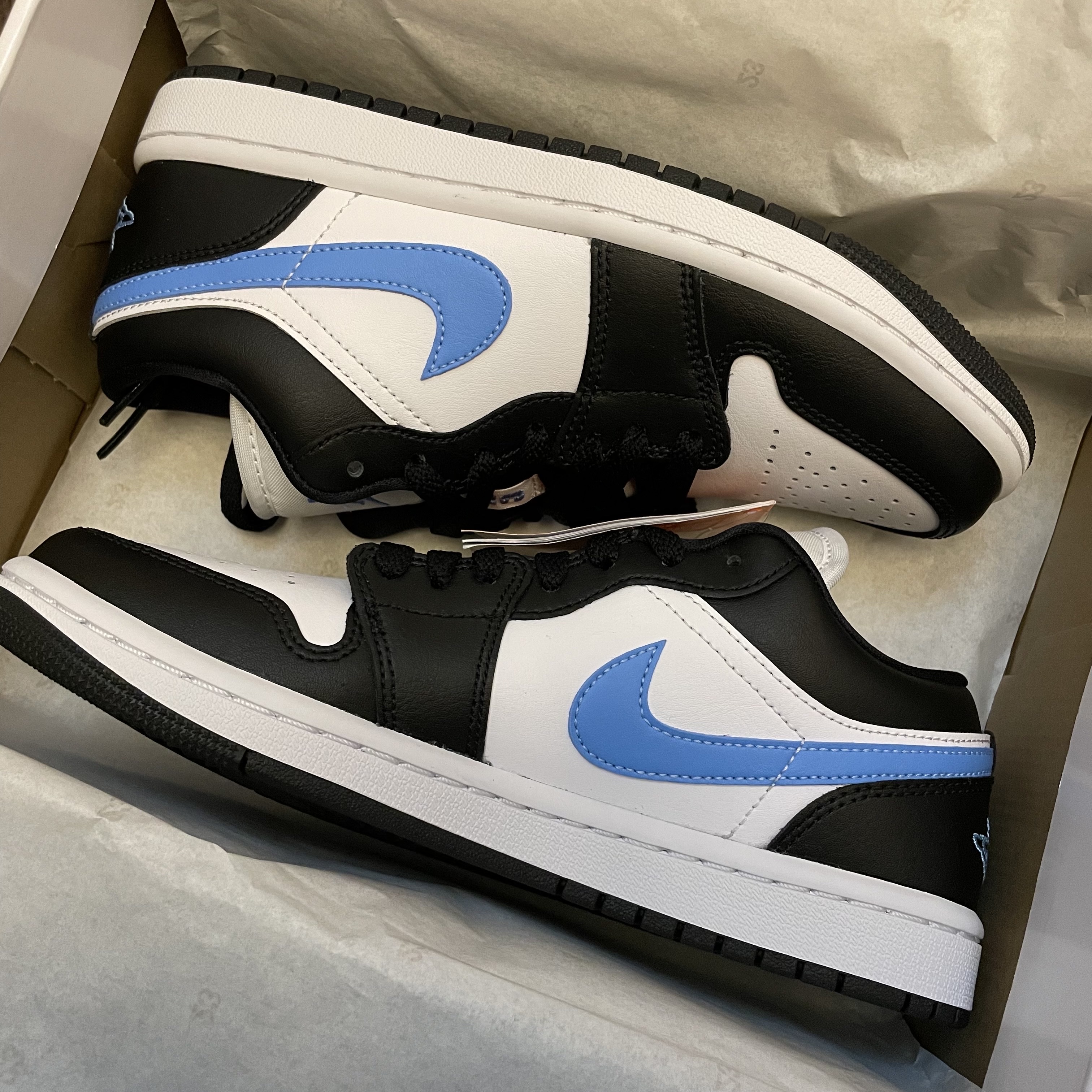 (W) Jordan 1 Low Black University Blue 착용 스타일 - 3
