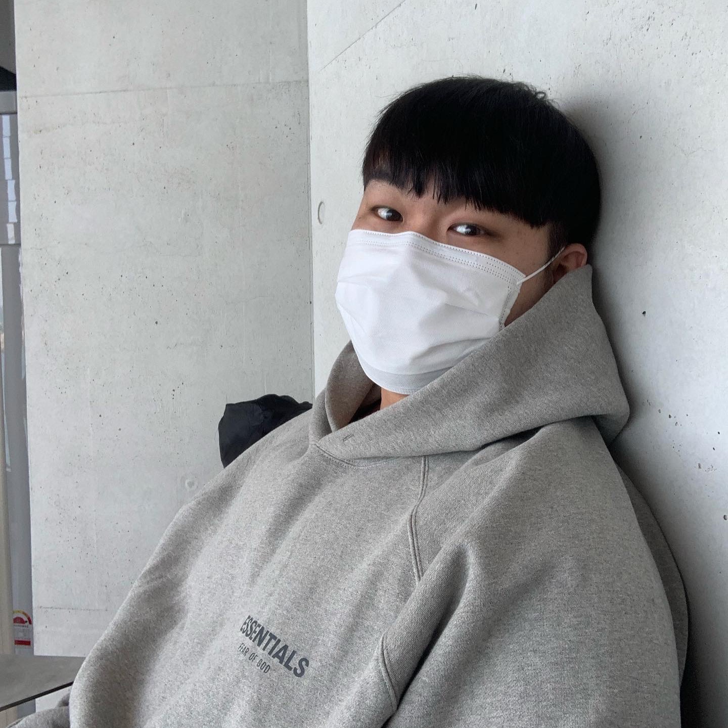 Essentials The Core Collection Pullover Hoodie Heather Oatmeal 착용 스타일