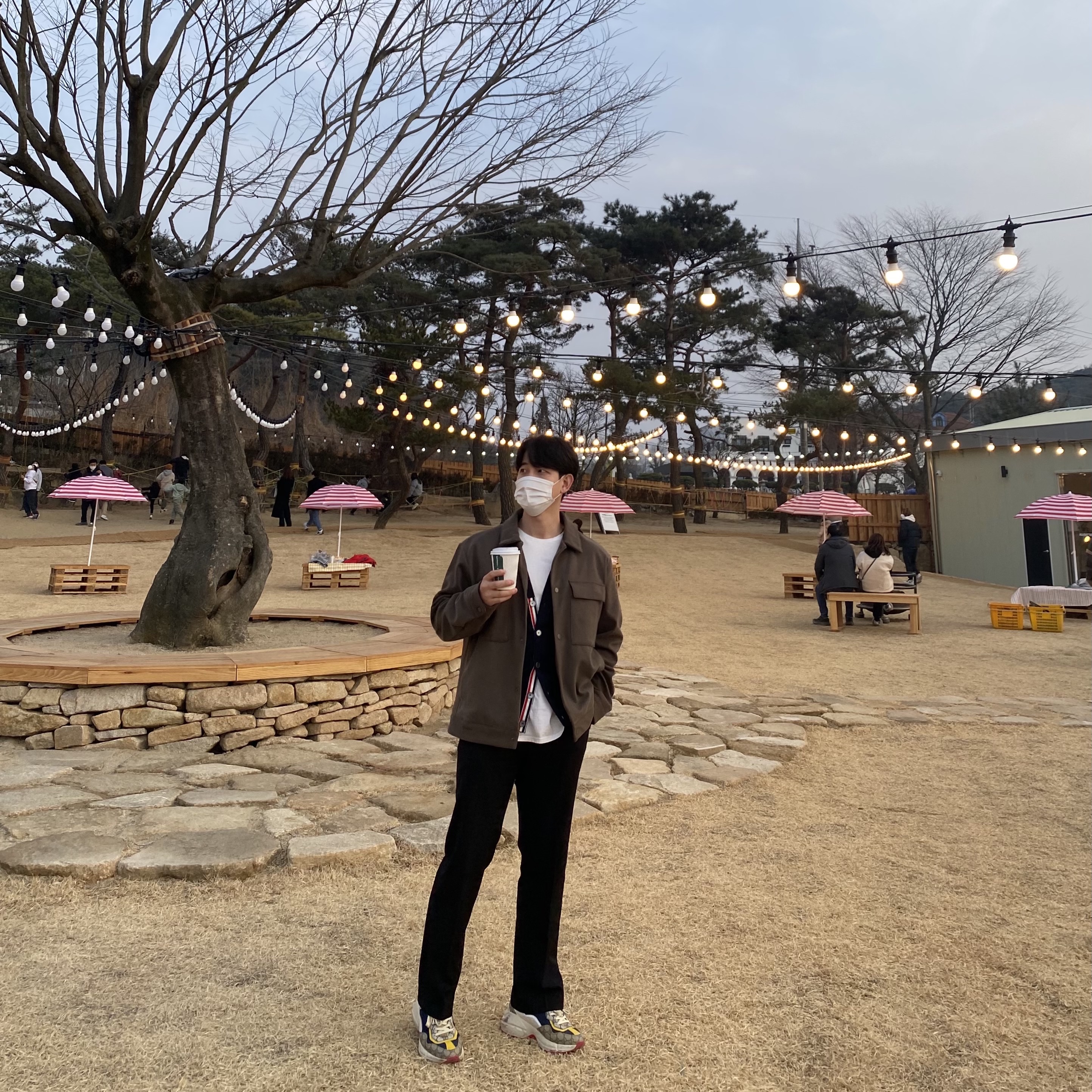 Thom Browne Sustainable Fine Merino Wool 4-Bar Classic Cardigan Navy, Gucci GG Rhyton Beige Sneakers Ebony Blue 착용 스타일