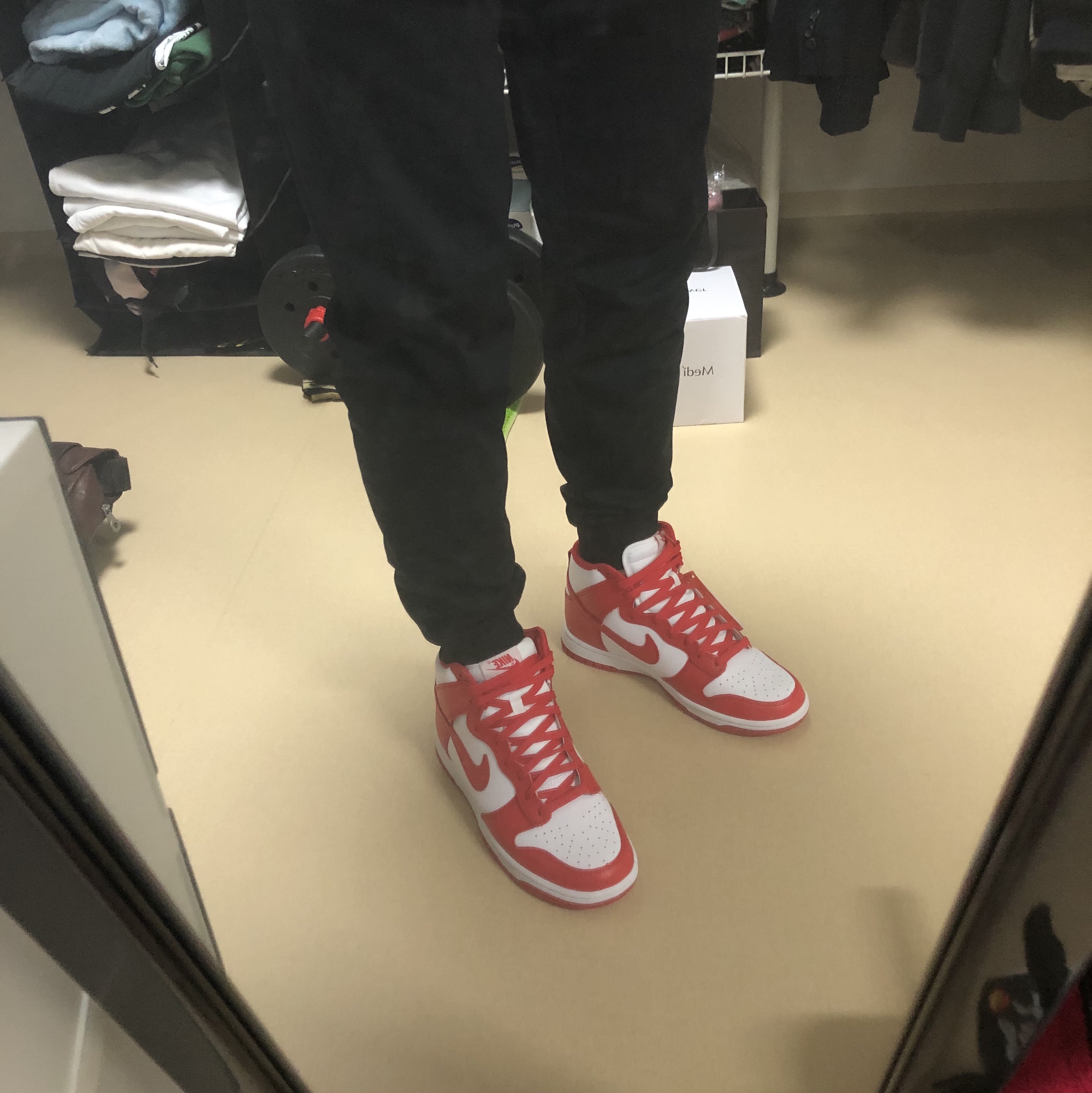 Nike Dunk High Retro Championship White and Red 착용 스타일 - 3