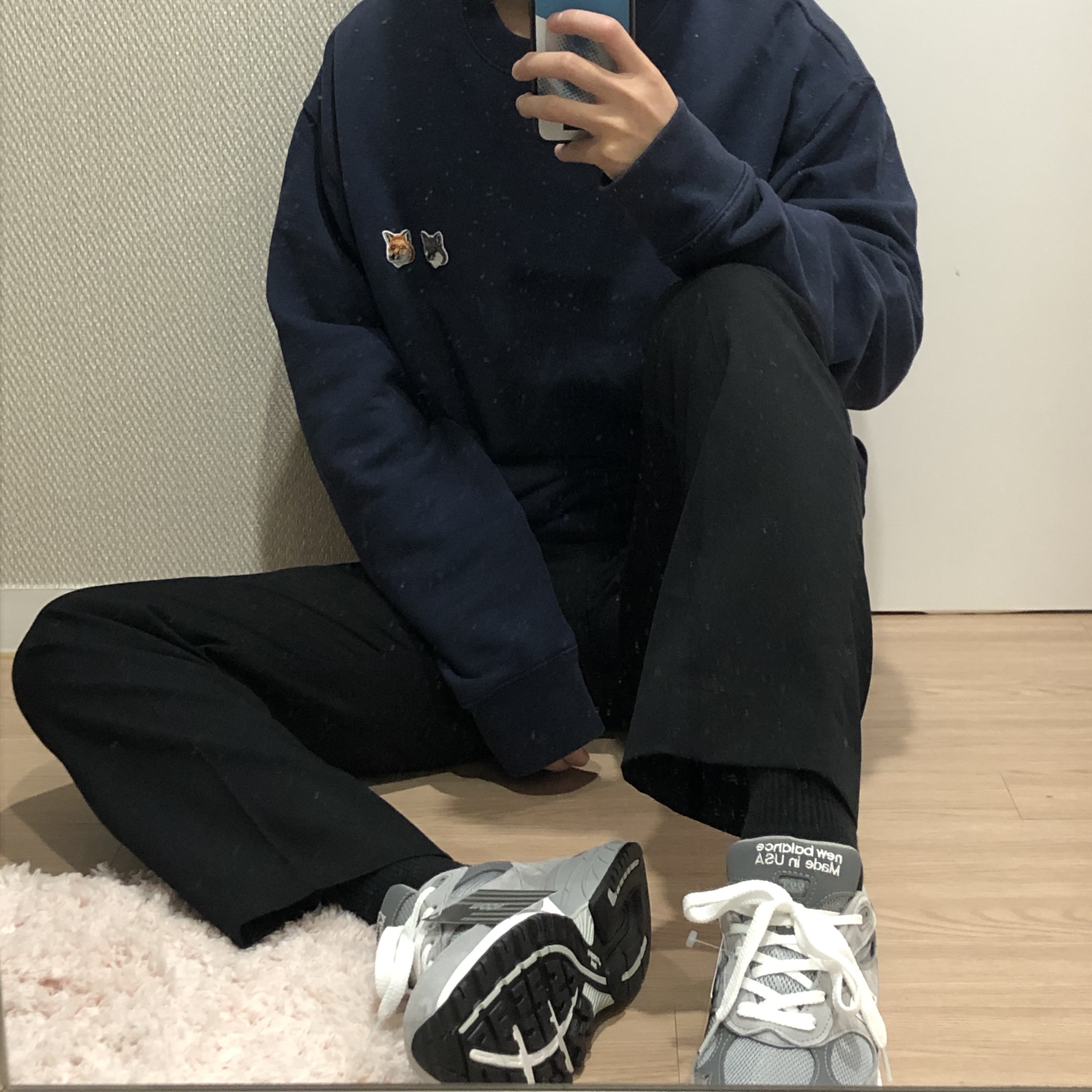 Maison Kitsune Double Fox Head Patch Classic Sweatshirt Anthracite, New Balance 993 Made in USA Grey - D Standard 착용 스타일