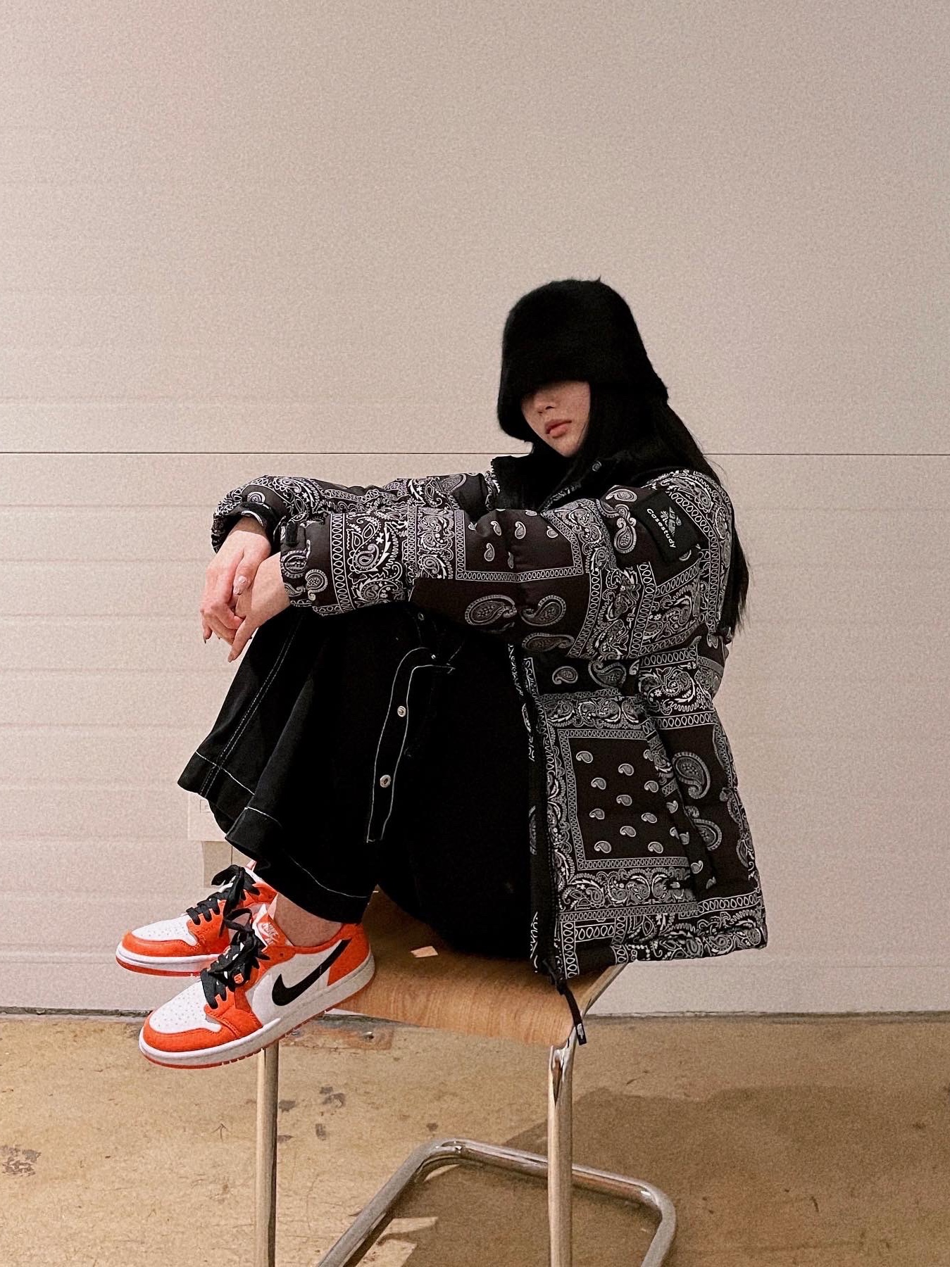 The North Face Nuptse Down Jacket Black, (W) Jordan 1 Low OG Starfish 착용 스타일 - 3