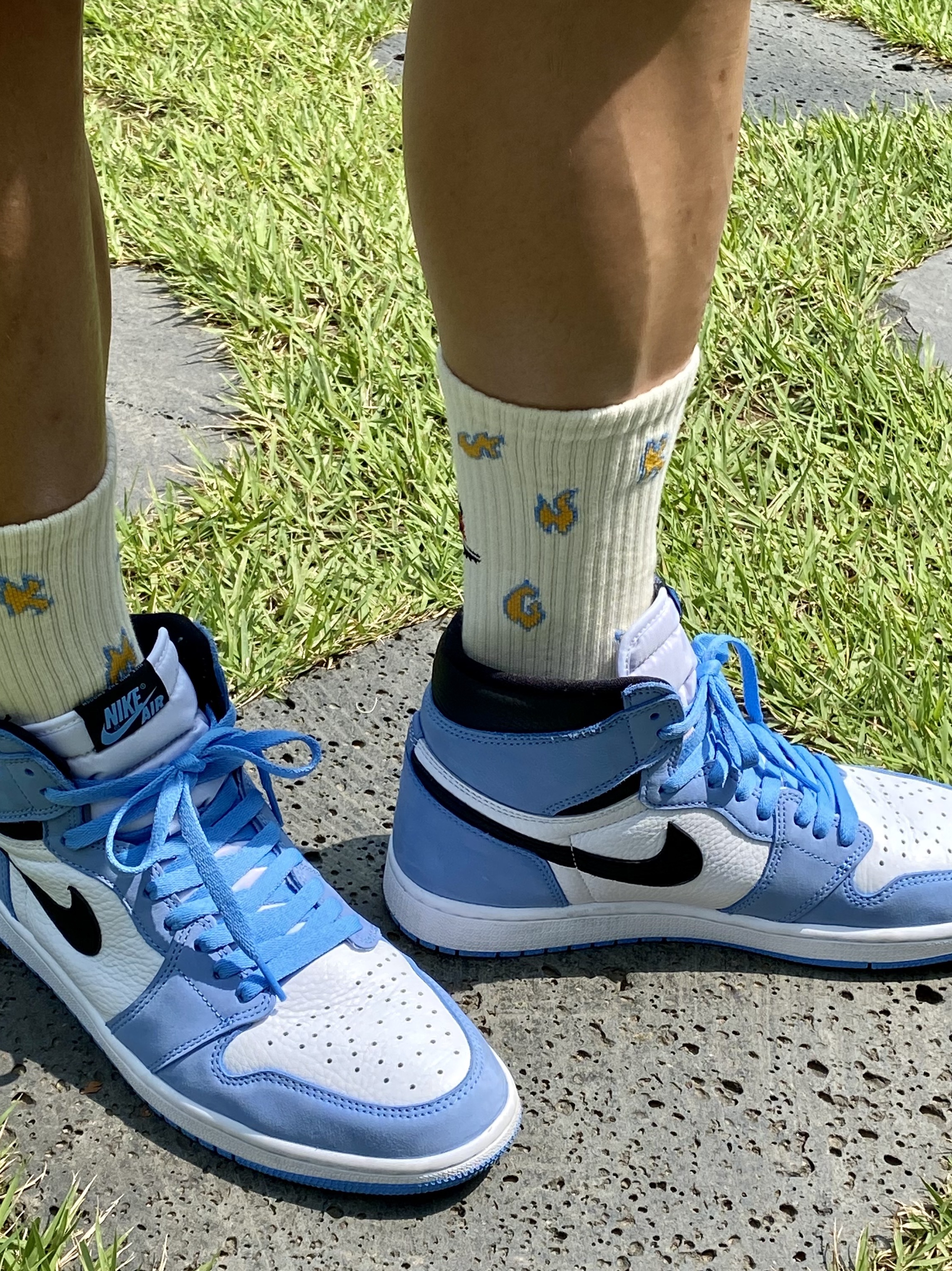 Jordan 1 Retro High OG University Blue 착용 스타일 - 2