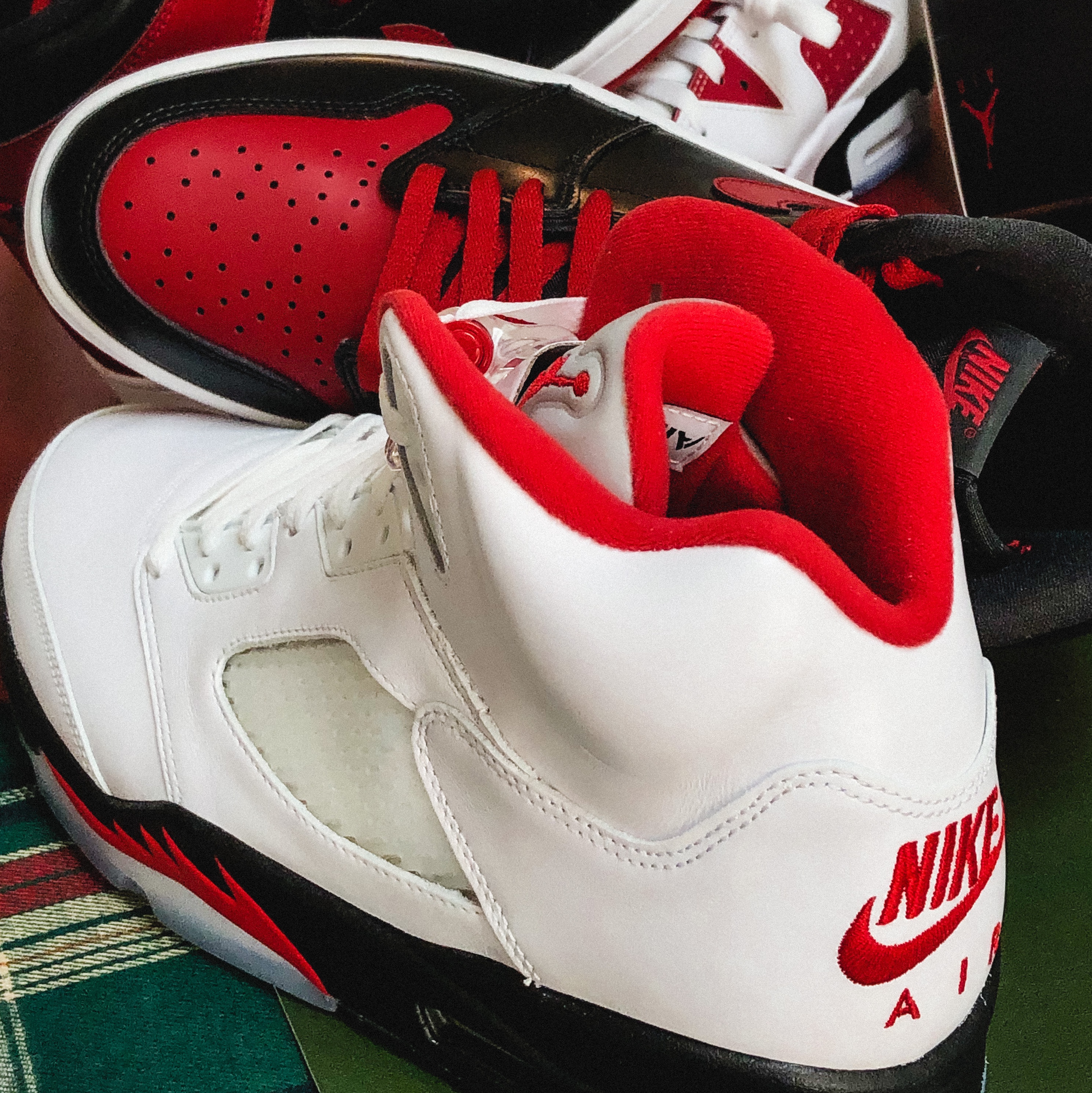 Jordan 5 Retro Fire Red Silver Tongue 2020 착용 스타일 - 1
