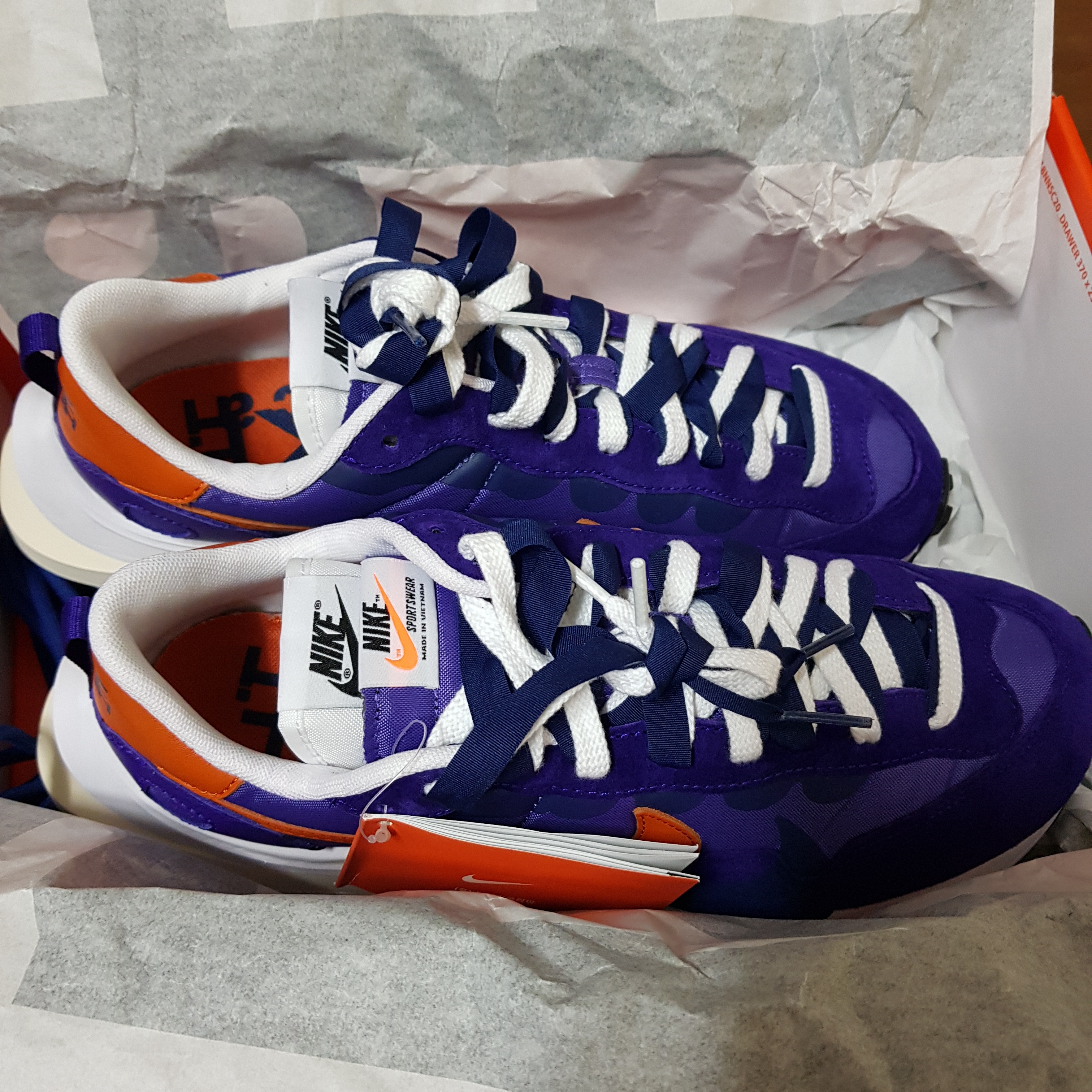 Nike x Sacai VaporWaffle Dark Iris 착용 스타일
