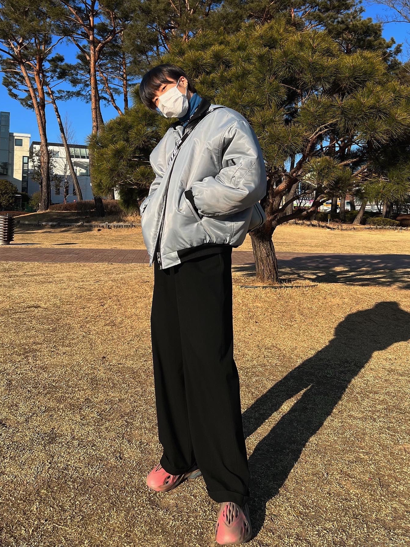 Adidas Yeezy Foam RNNR MX Sand Grey, Off-White x Amore Pacific Protection Box (Without Cosmetics) 착용 스타일