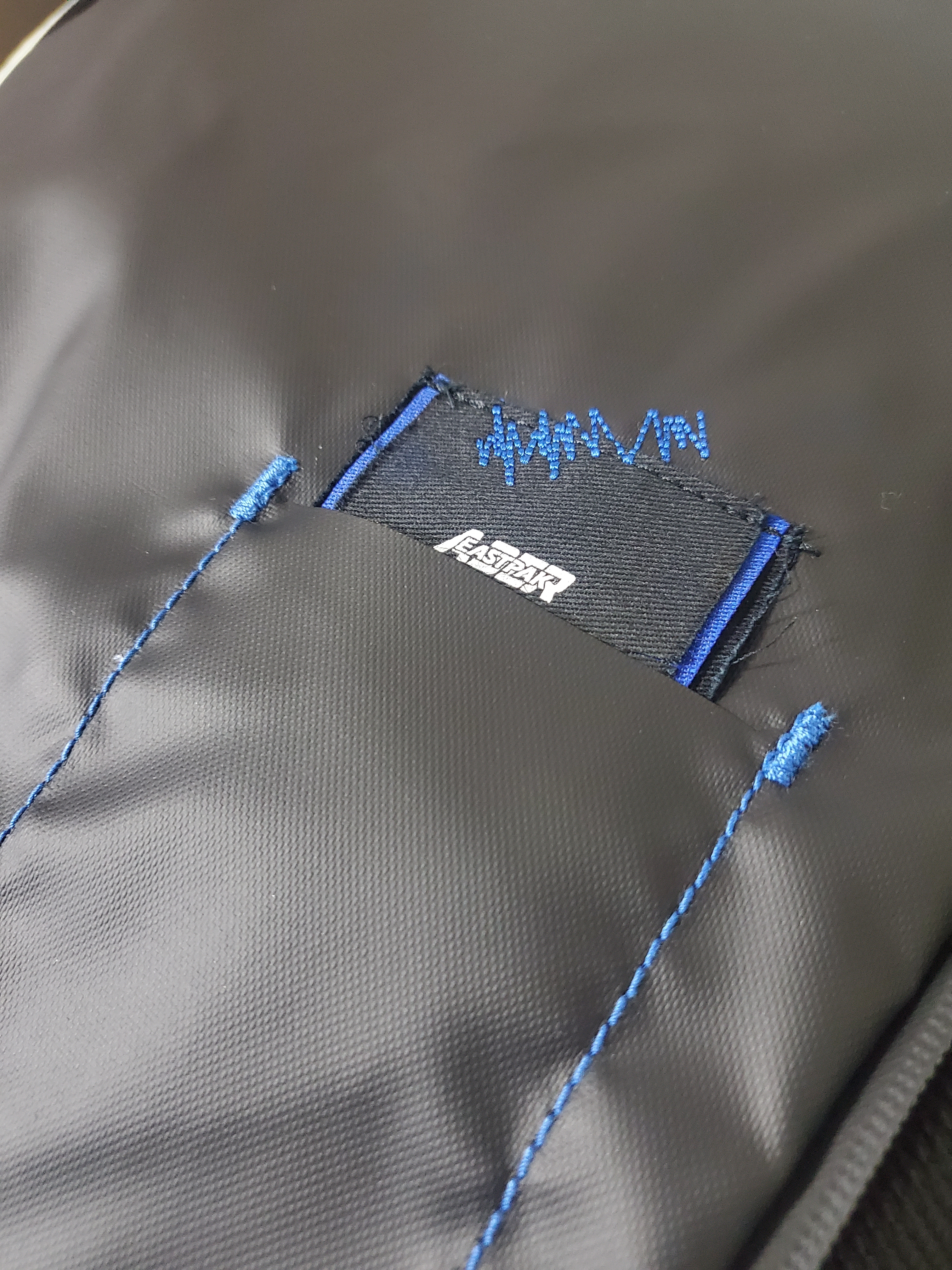 Ader Error x Eastpak Up-Down Sling Black 착용 스타일 - 1