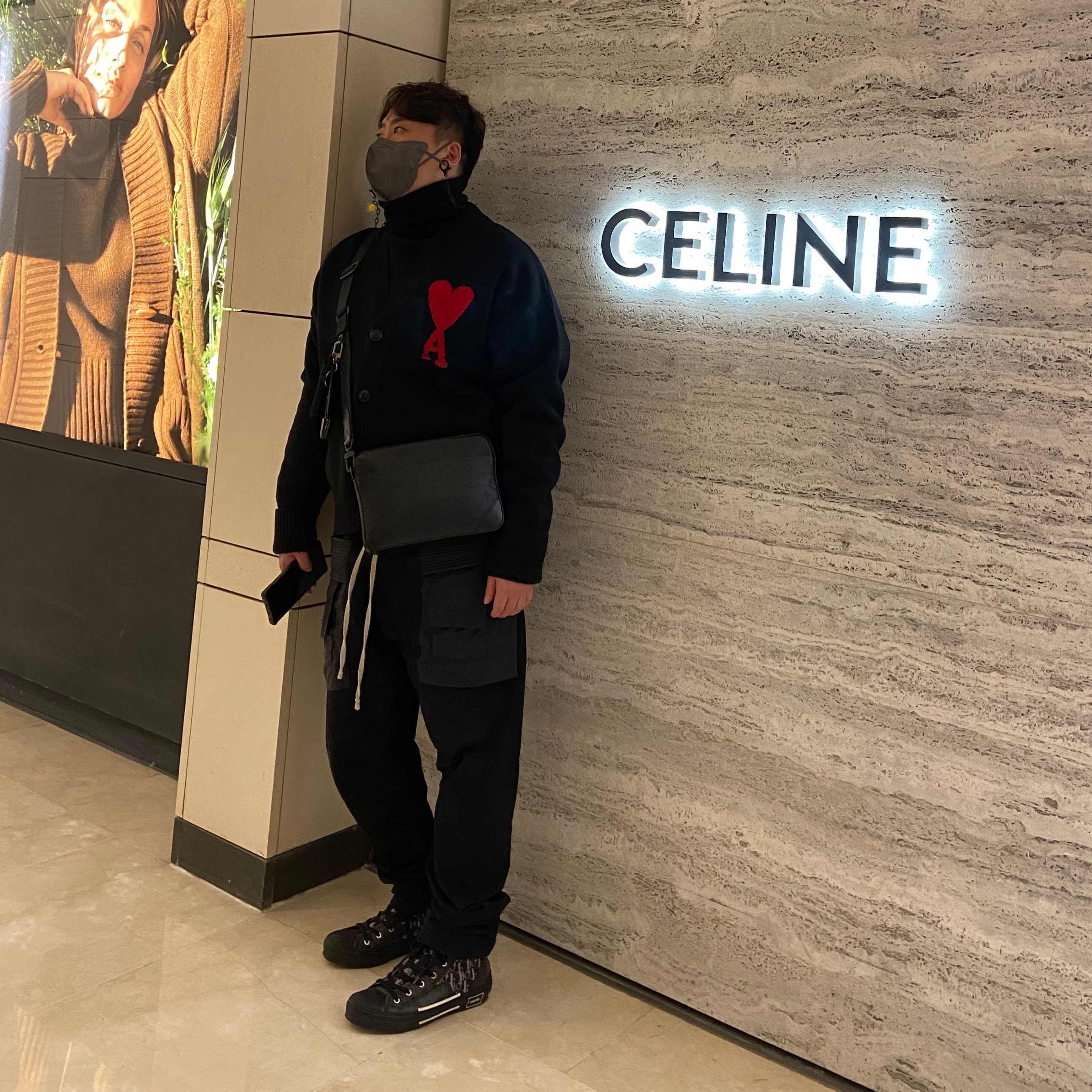AMI de Coeur Oversize Cardigan Black - 21FW, Dior B23 High Dior Oblique Canvas with Black Calfskin 착용 스타일
