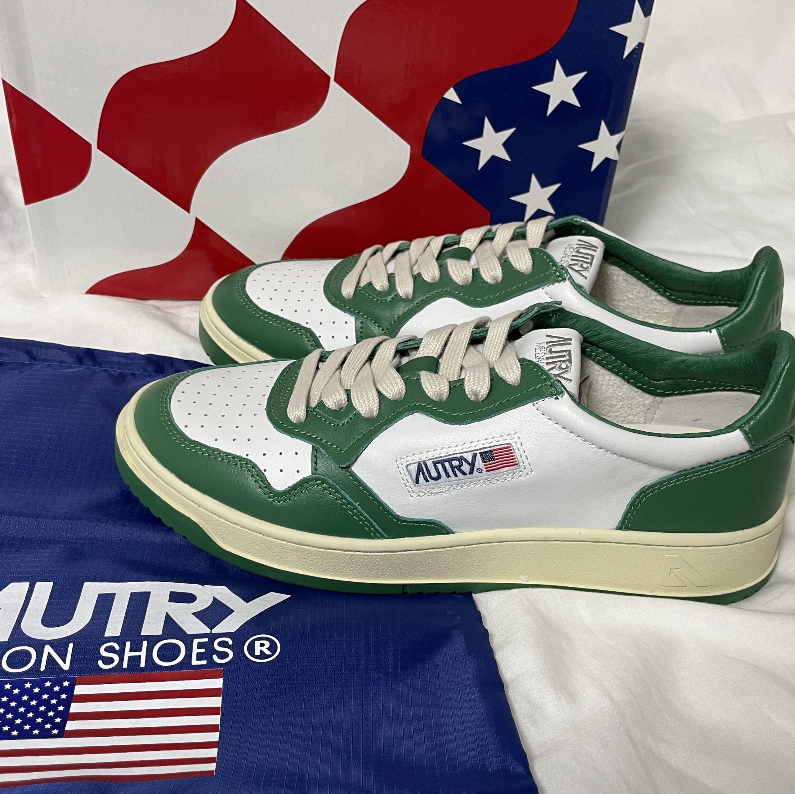 Autry Medalist Low Leather Sneakers Green White 착용 스타일