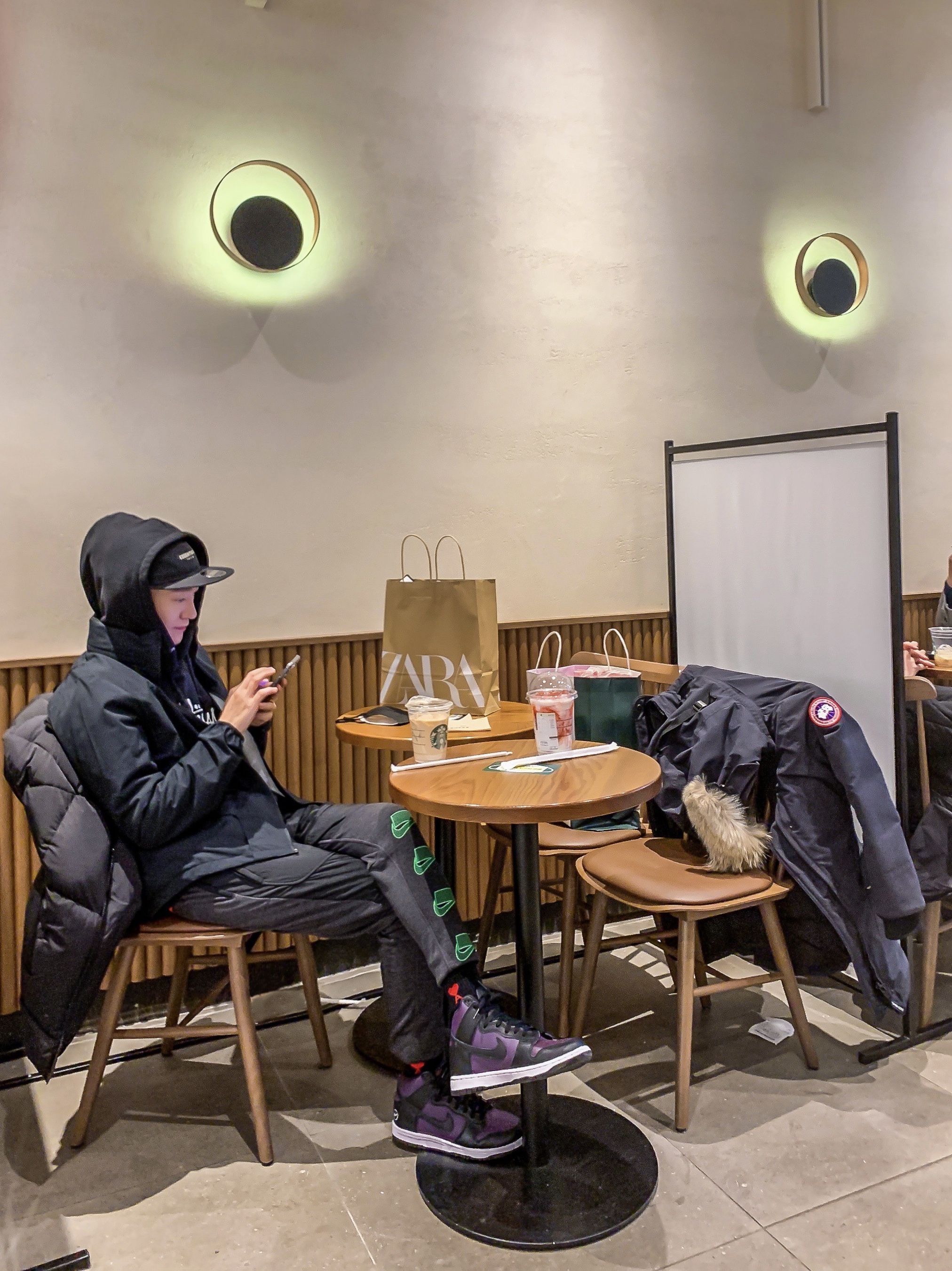 Essentials x New Era Retro Crown Strapback Black, Nike x Fragment Dunk High Black 착용 스타일