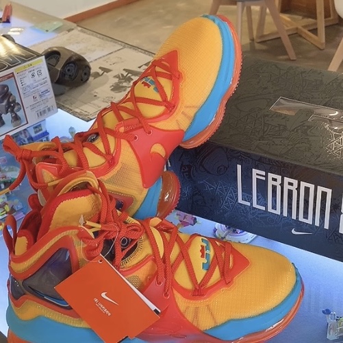 Nike x Space Jam: A New Legacy LeBron XIX Uniform Hook 착용 스타일