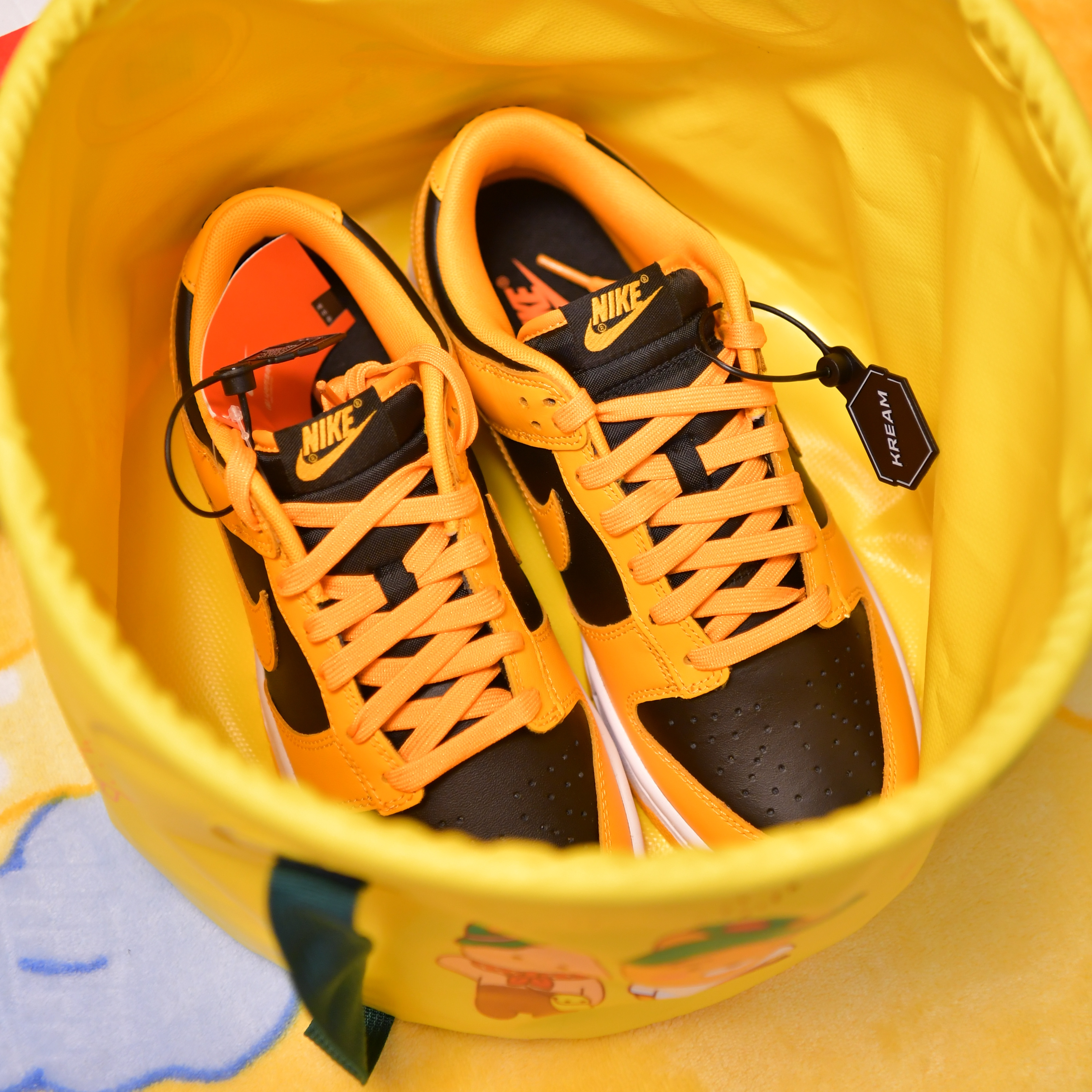Nike Dunk Low Retro Championship Goldenrod 착용 스타일 - 1