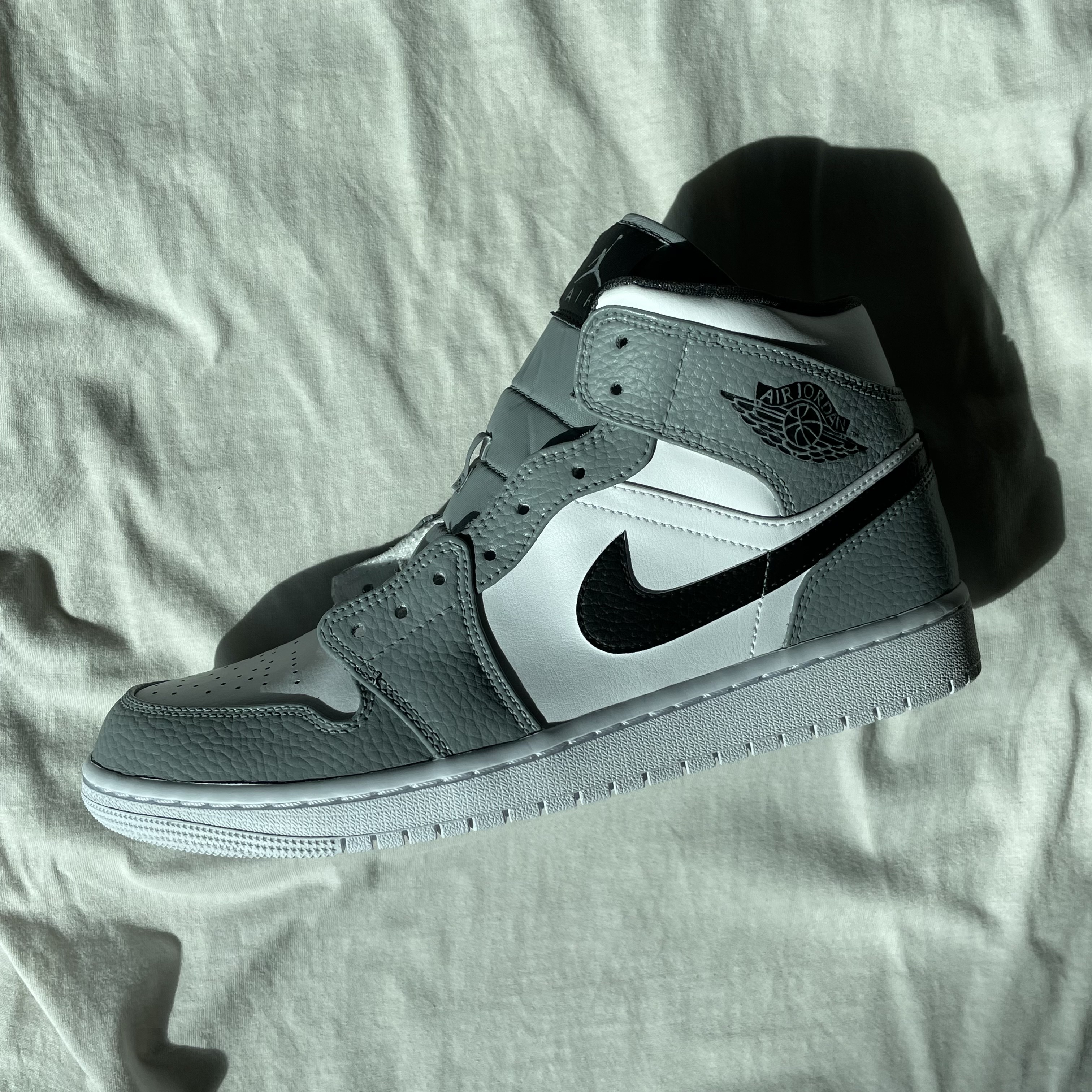 Jordan 1 Mid Triple White, (W) Jordan 1 Mid White Snakeskin 착용 스타일 - 2
