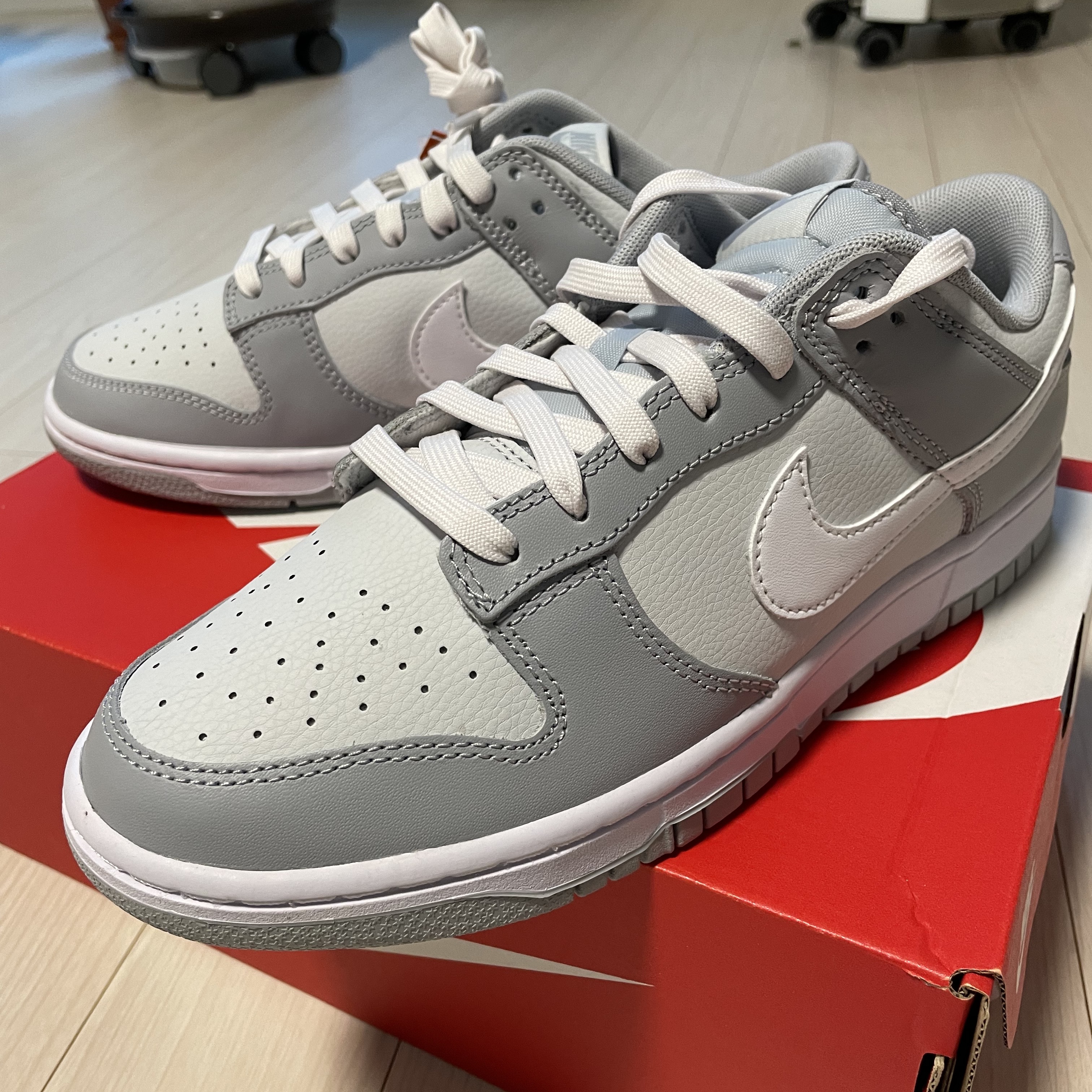 Nike Dunk Low Retro Wolf Grey 착용 스타일 - 2