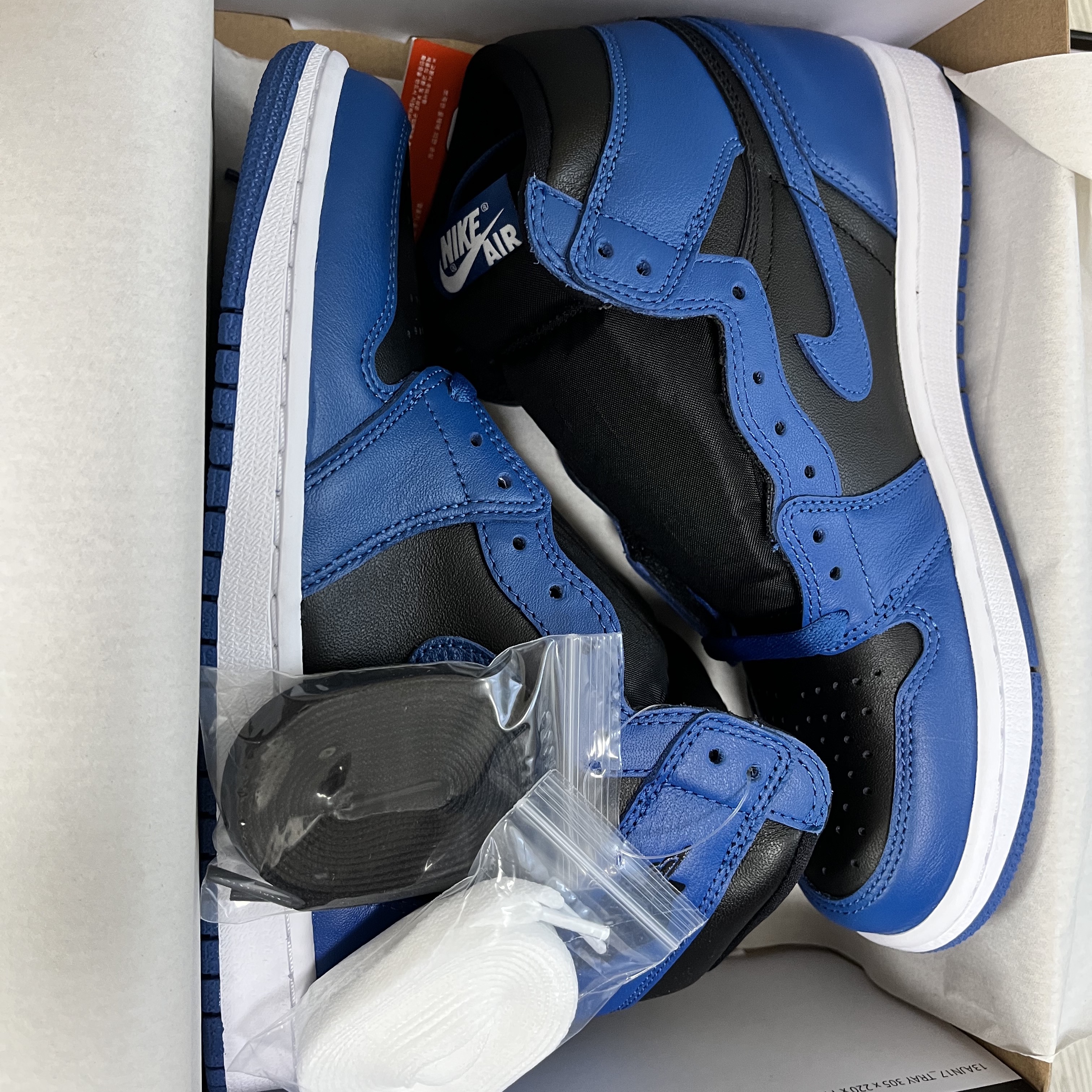 Jordan 1 Retro High OG Dark Marina Blue 착용 스타일 - 2
