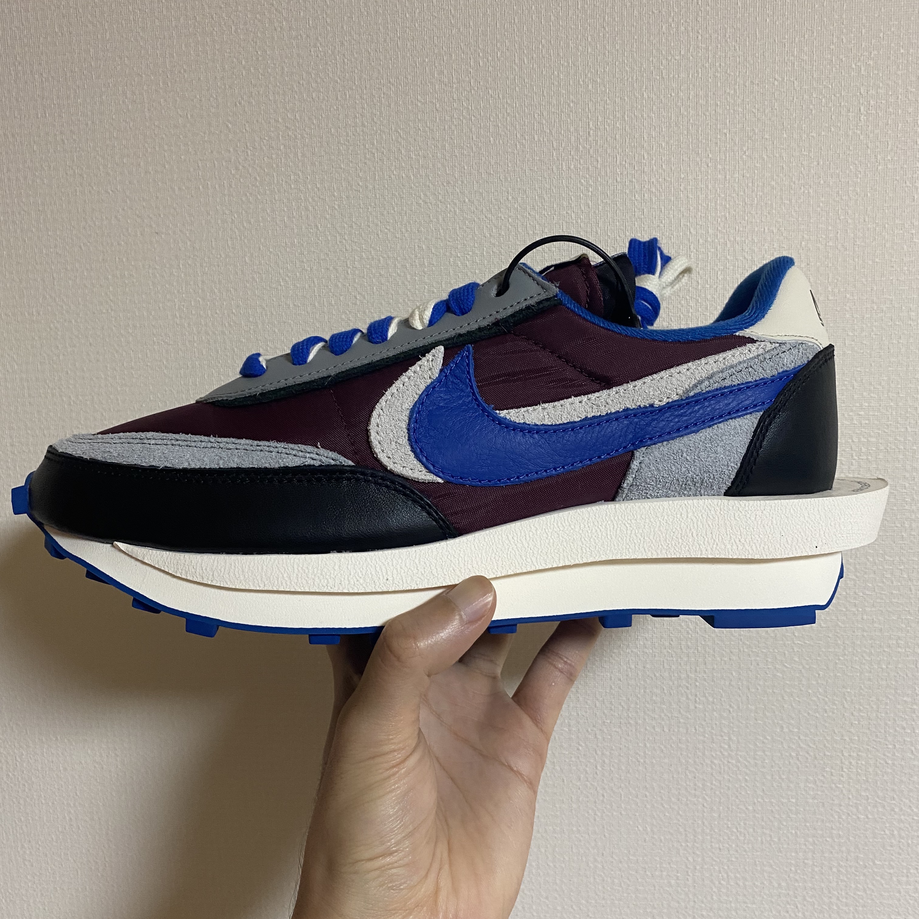 Nike x Sacai x Undercover LDWaffle Night Maroon Team Royal 착용 스타일