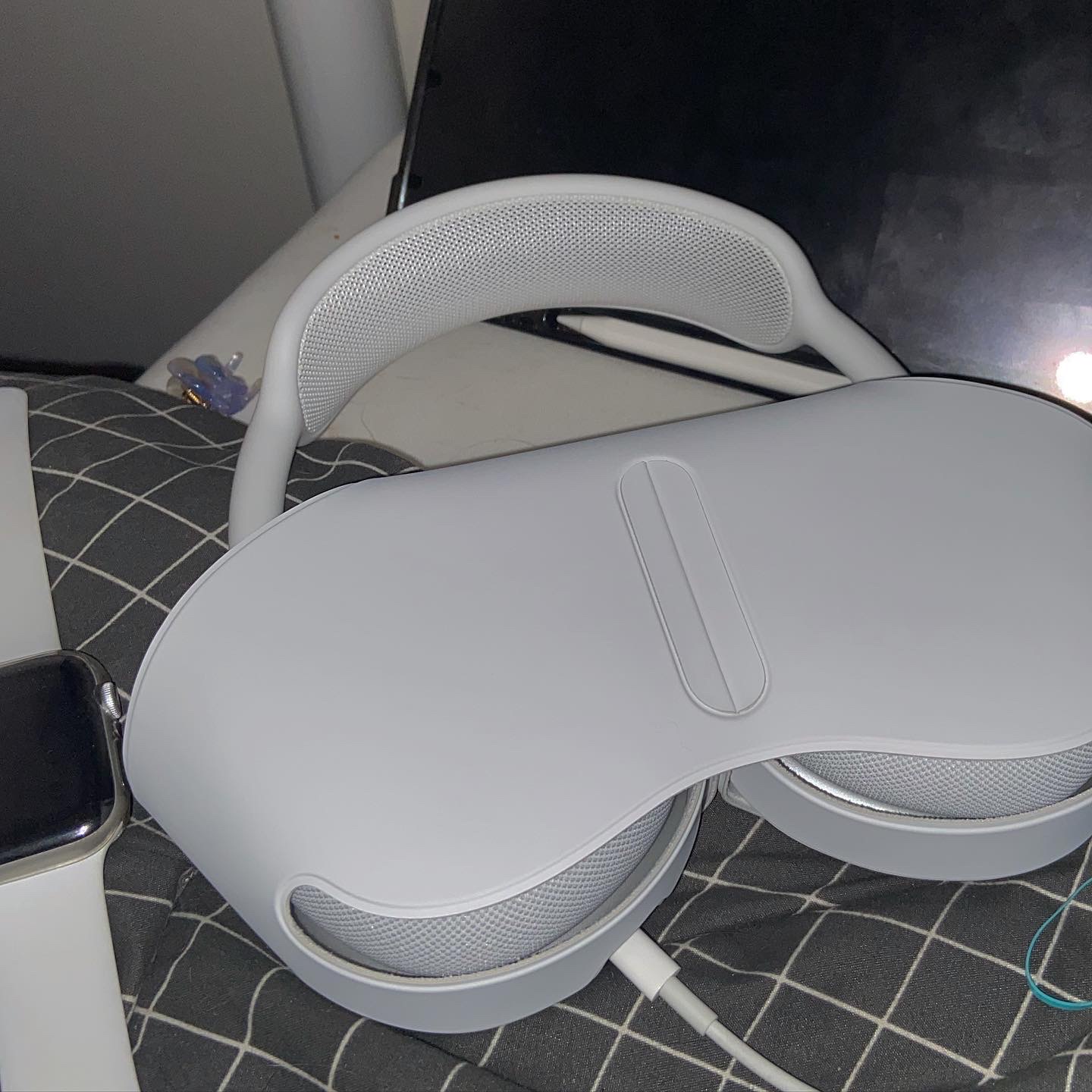Apple AirPods Max Lightning Silver (Korean Ver.) 착용 스타일 - 4