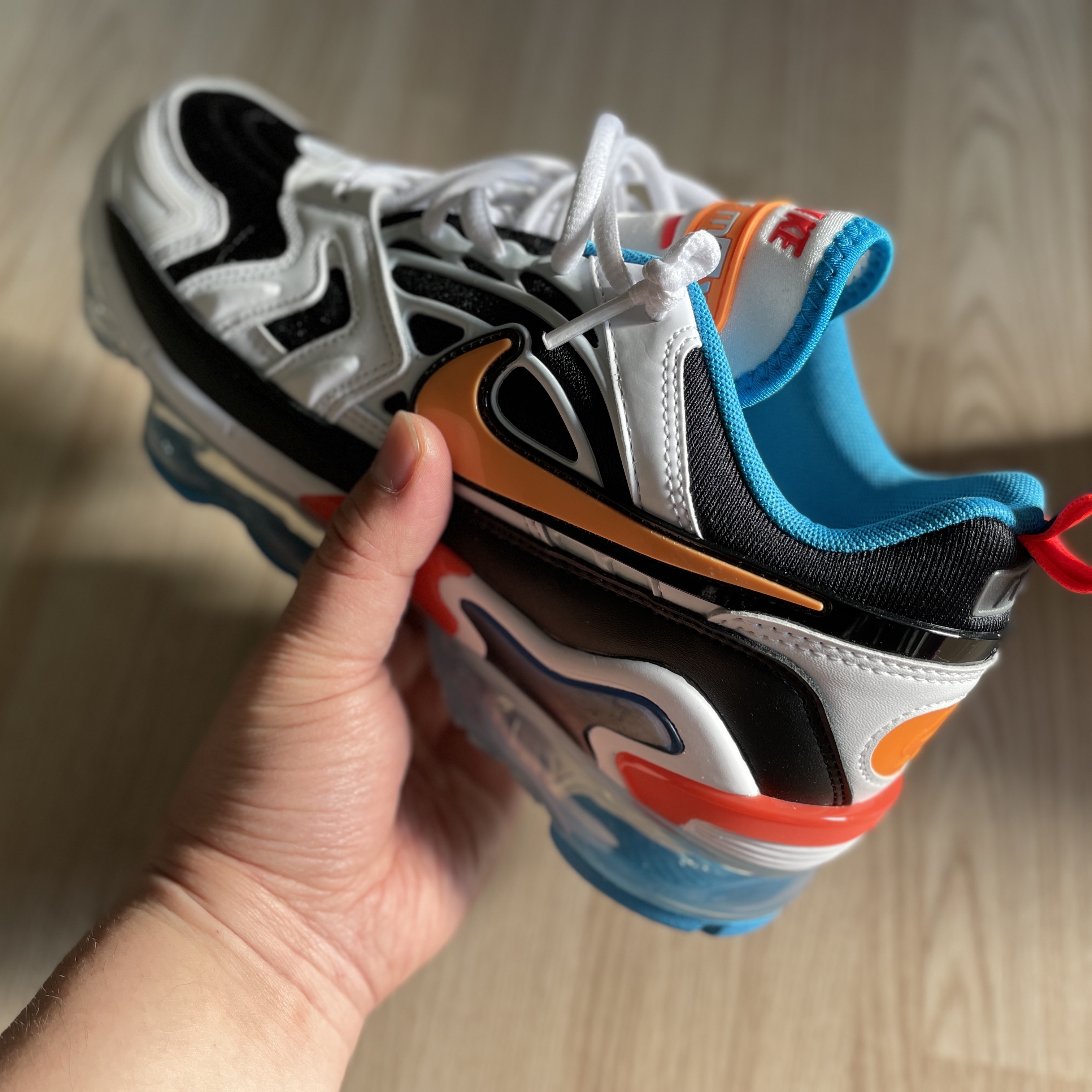 (W) Nike Air VaporMax EVO Black White Multicolor 착용 스타일 - 1