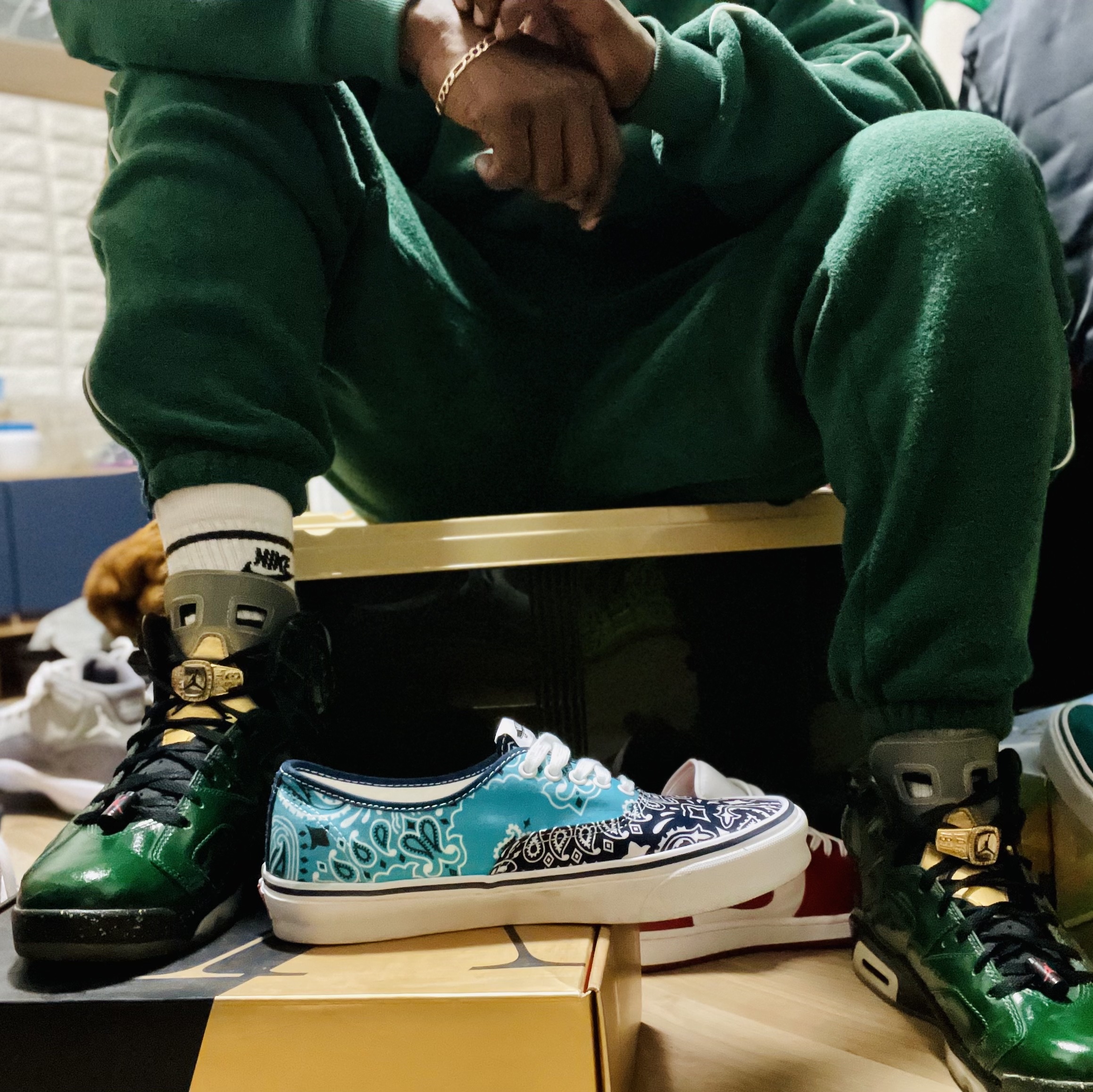 Jordan 6 Retro Champagne, Vans Vault x Bedwin & The Heartbreakers OG Authentic LX Multi-Color-Purple 착용 스타일 - 1