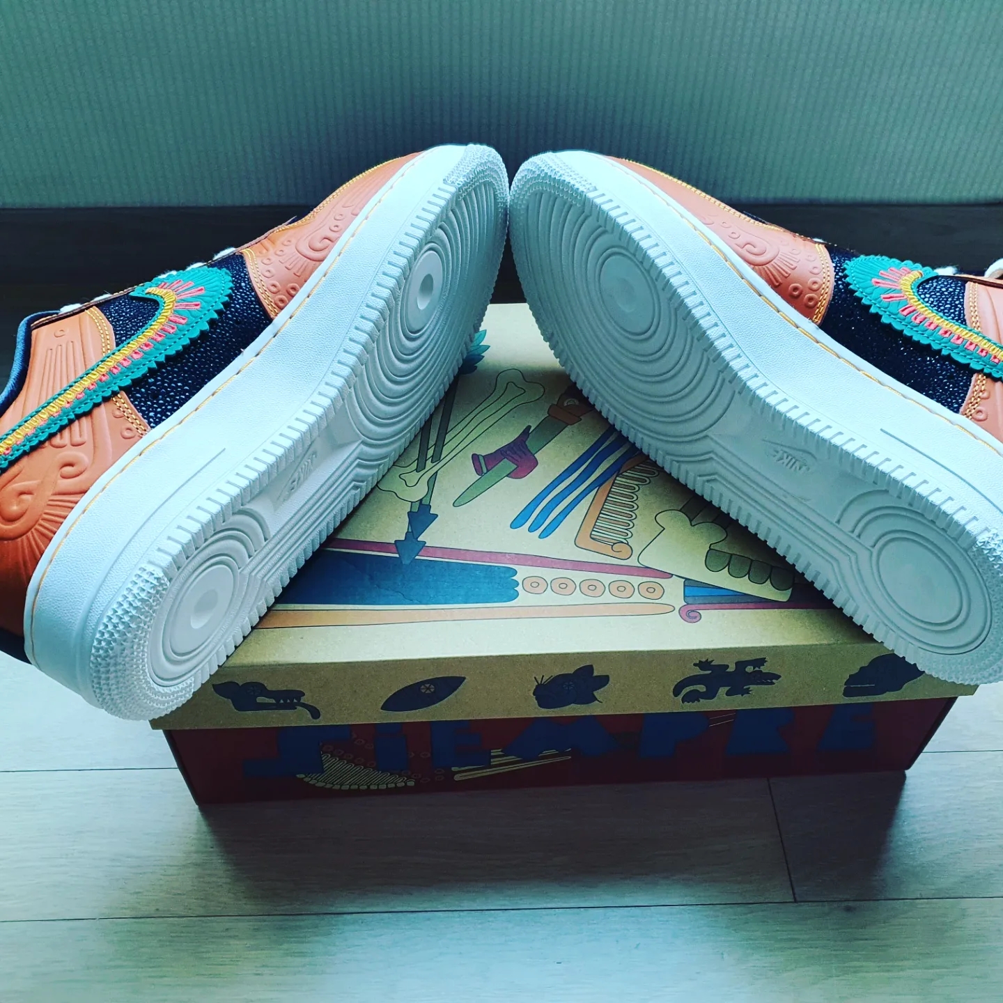 Nike Air Force 1 '07 LX Siempre Familia 착용 스타일 - 4