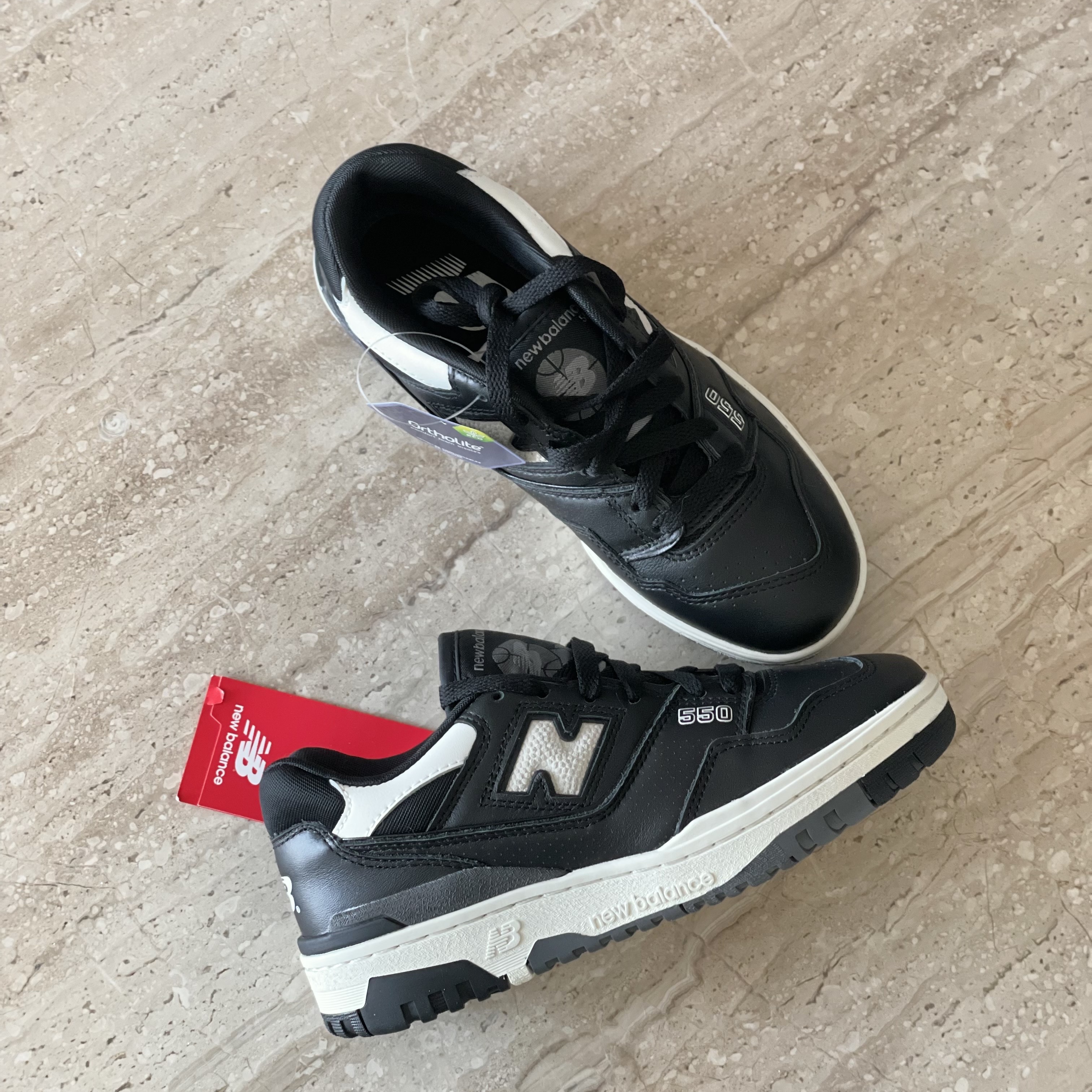 New Balance 550 Black Grey - 2E Wide 착용 스타일