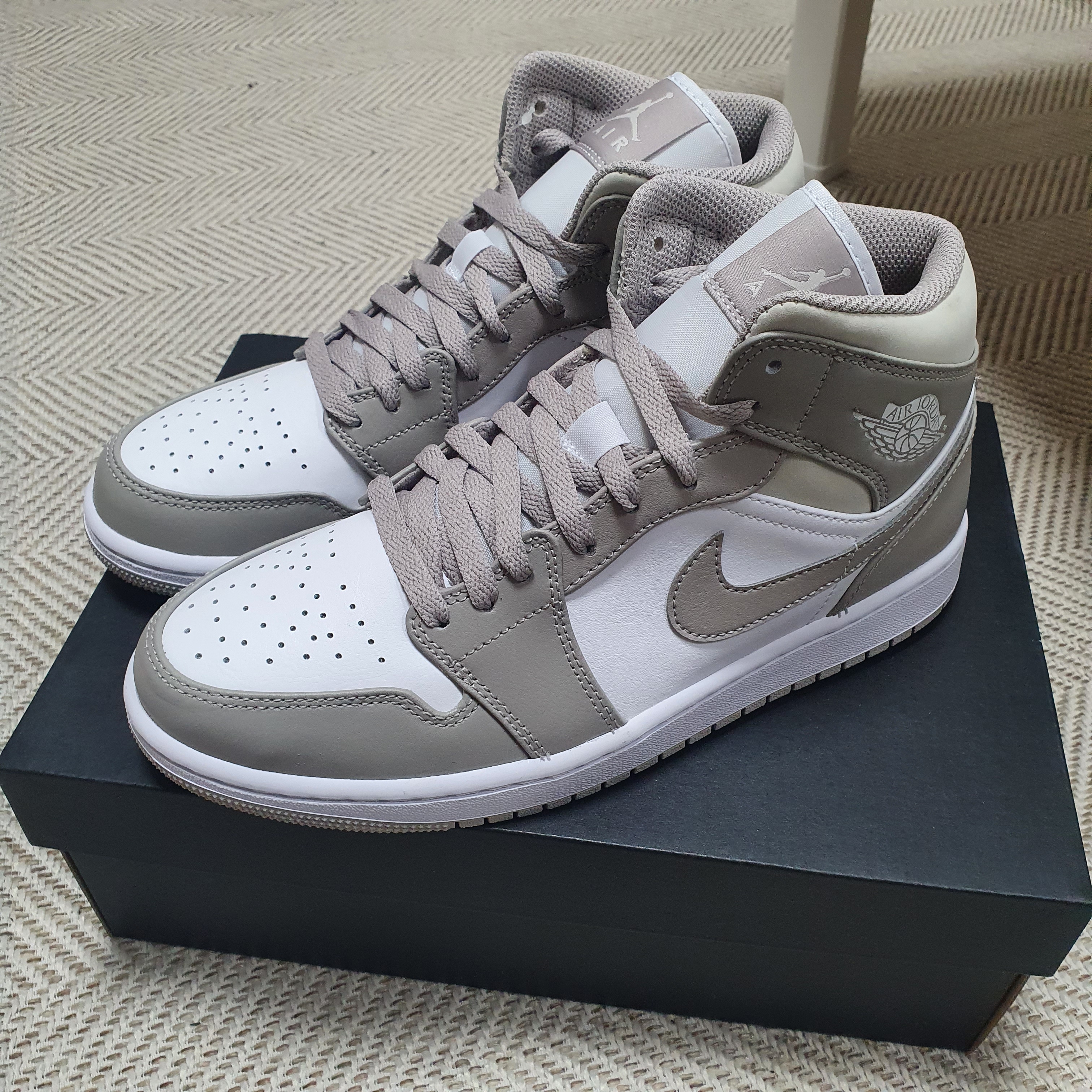 Jordan 1 Mid College Grey 착용 스타일 - 2