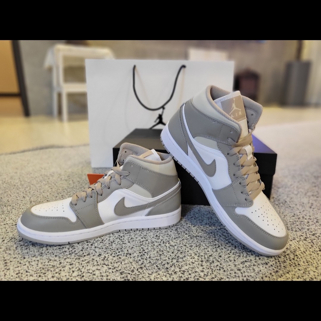 Jordan 1 Mid College Grey 착용 스타일