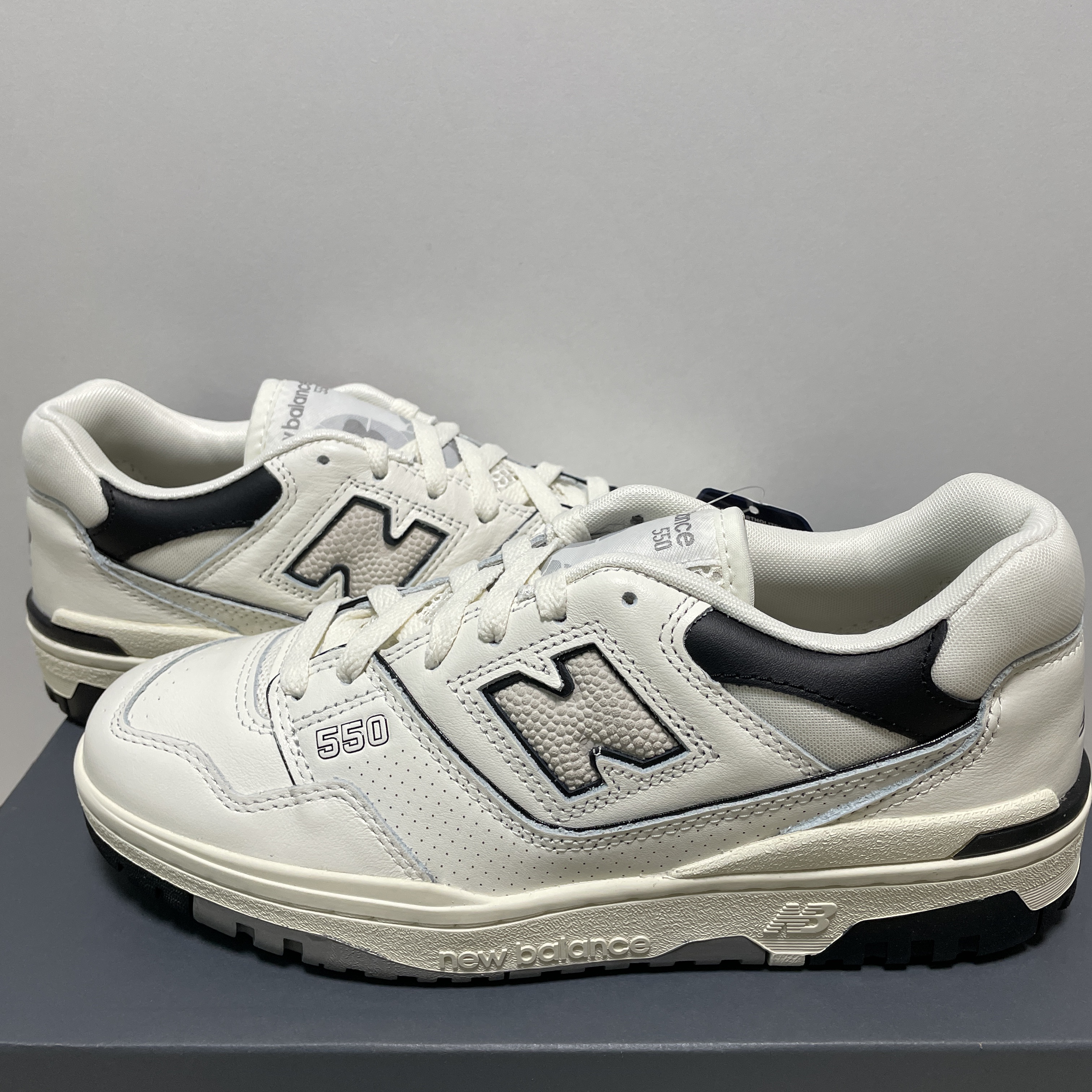 New Balance 550 White Grey - 2E Wide 착용 스타일
