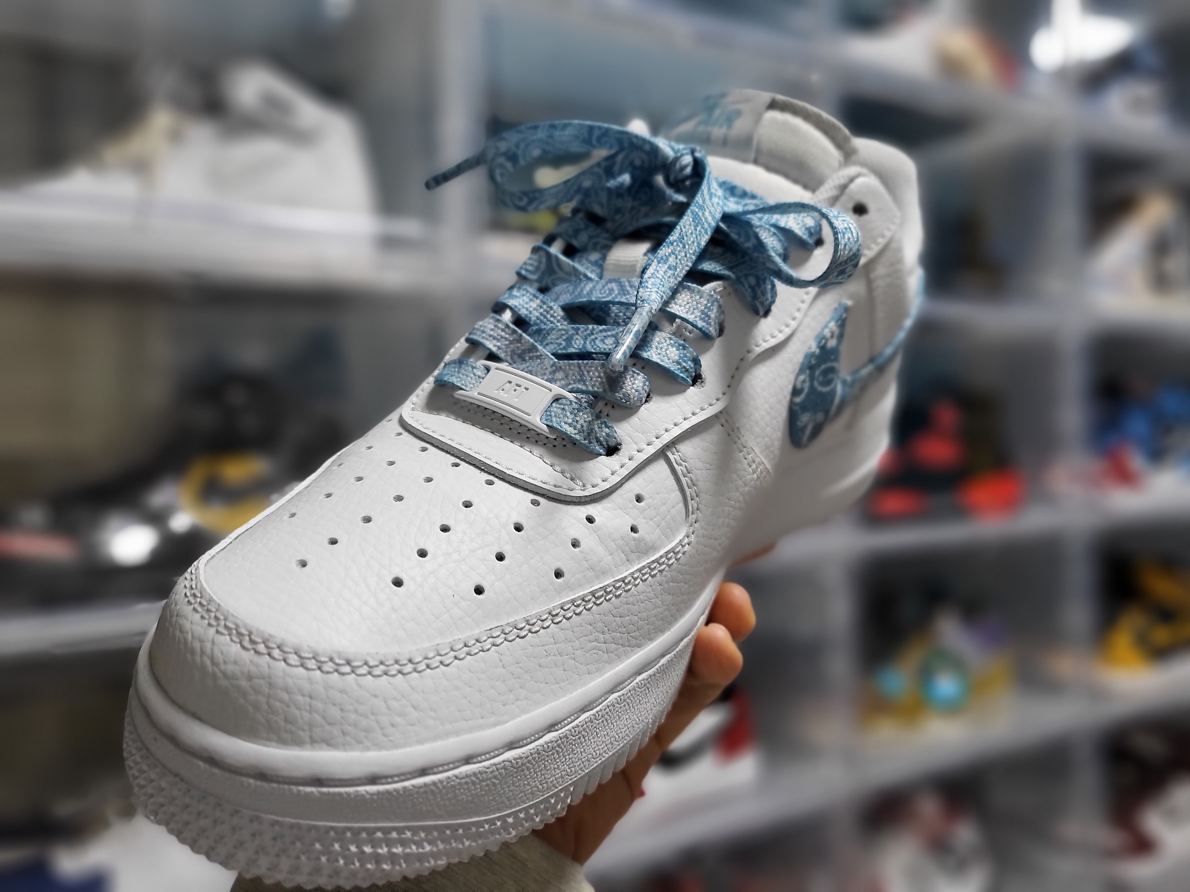 (W) Nike Air Force 1 '07 Essential Paisley Swoosh White Worn Blue 착용 스타일