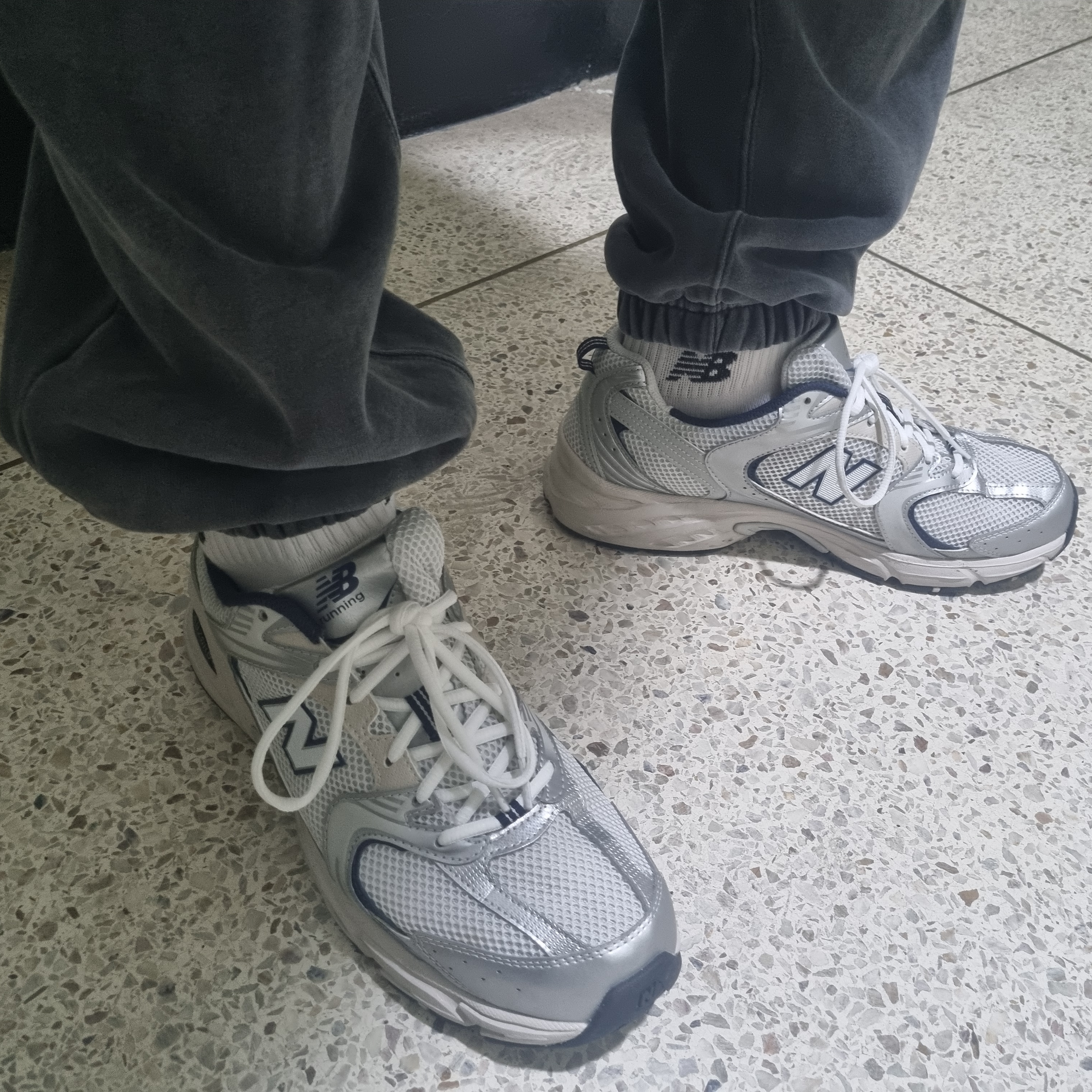 New Balance 530 Steel Grey 착용 스타일