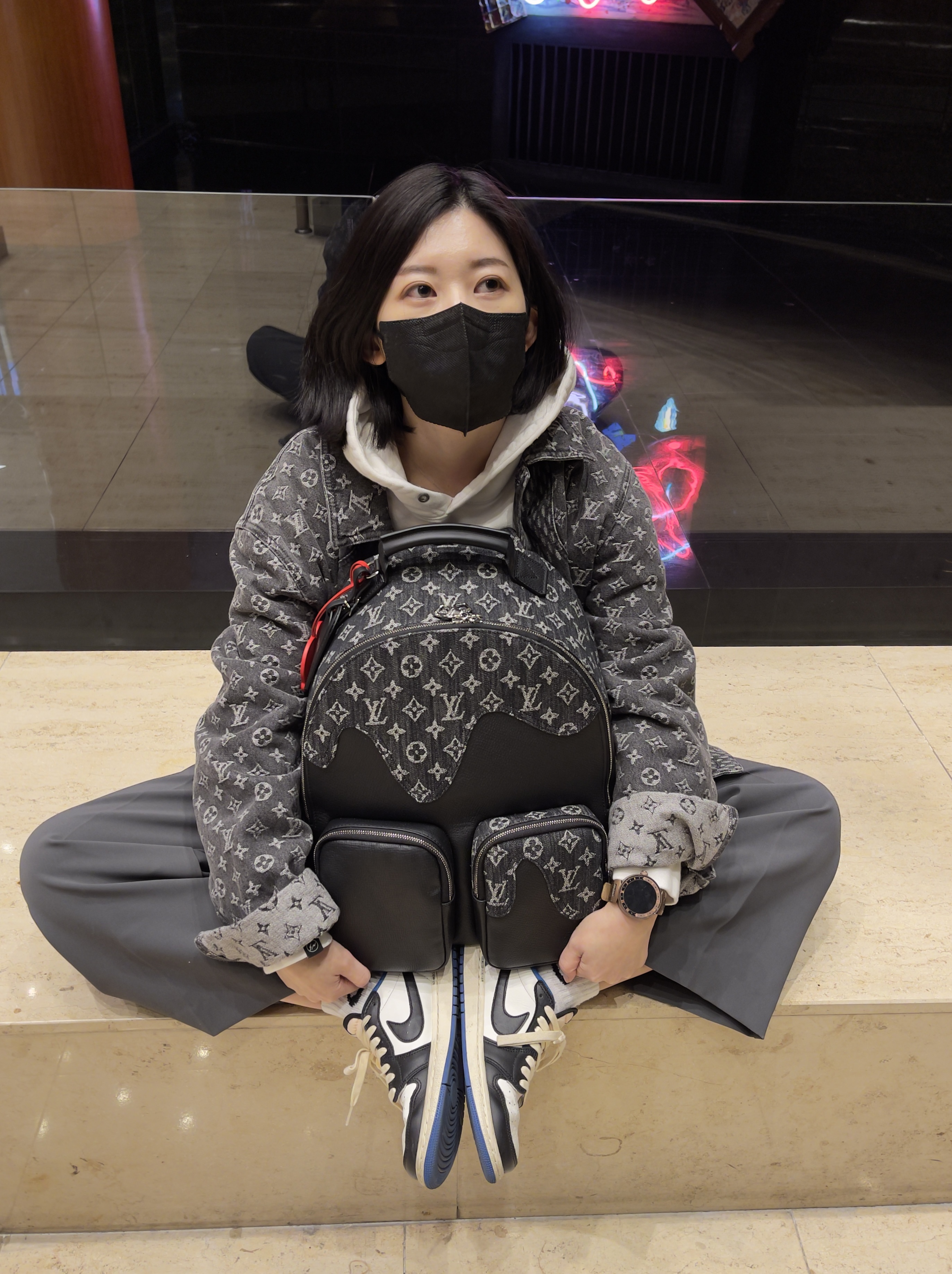 Jordan 1 x Travis Scott x Fragment Retro Low OG SP Military Blue, Louis Vuitton x Nigo Giant Damier Waves Monogram Denim Jacket Black 착용 스타일