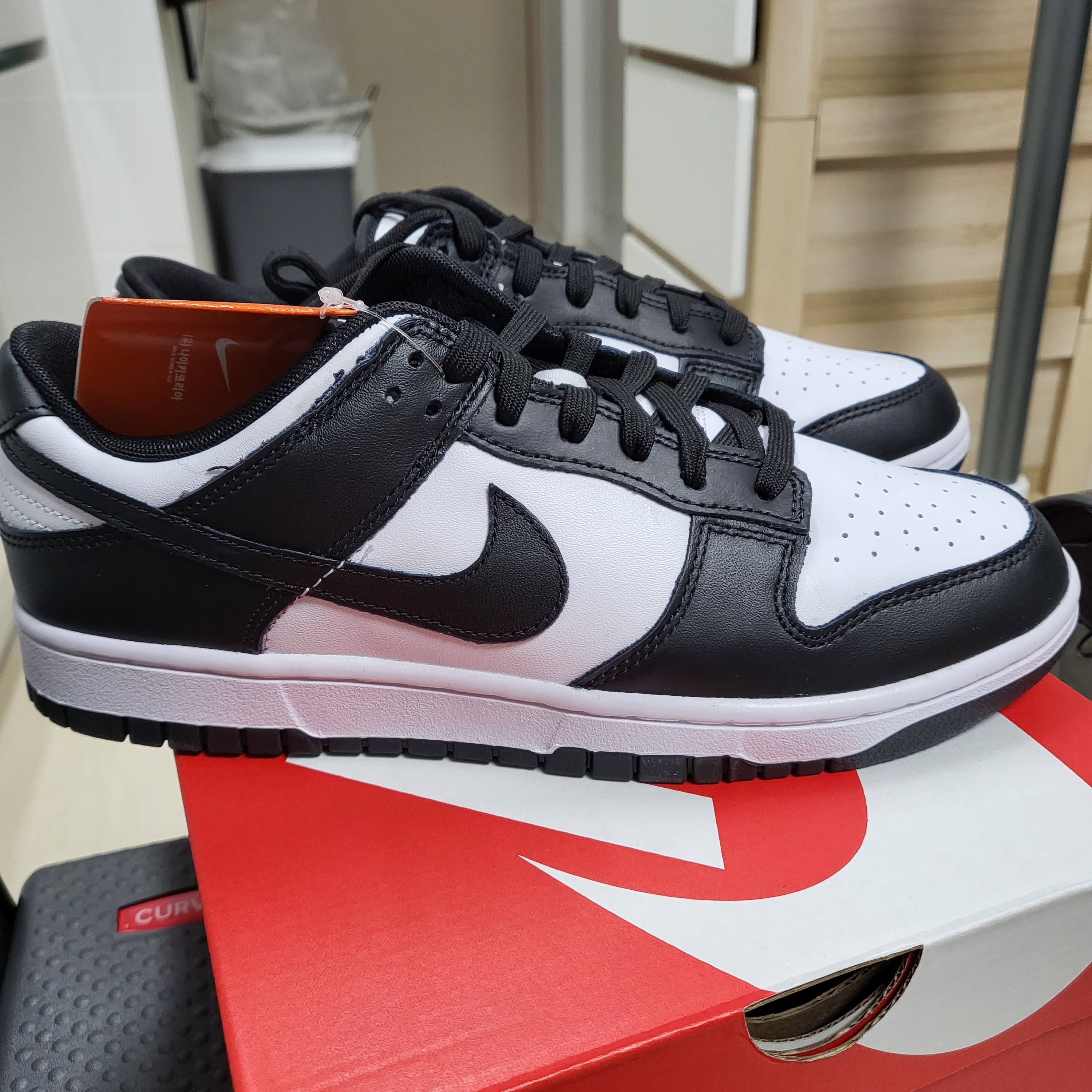 Nike Dunk Low Retro Black 착용 스타일 - 1