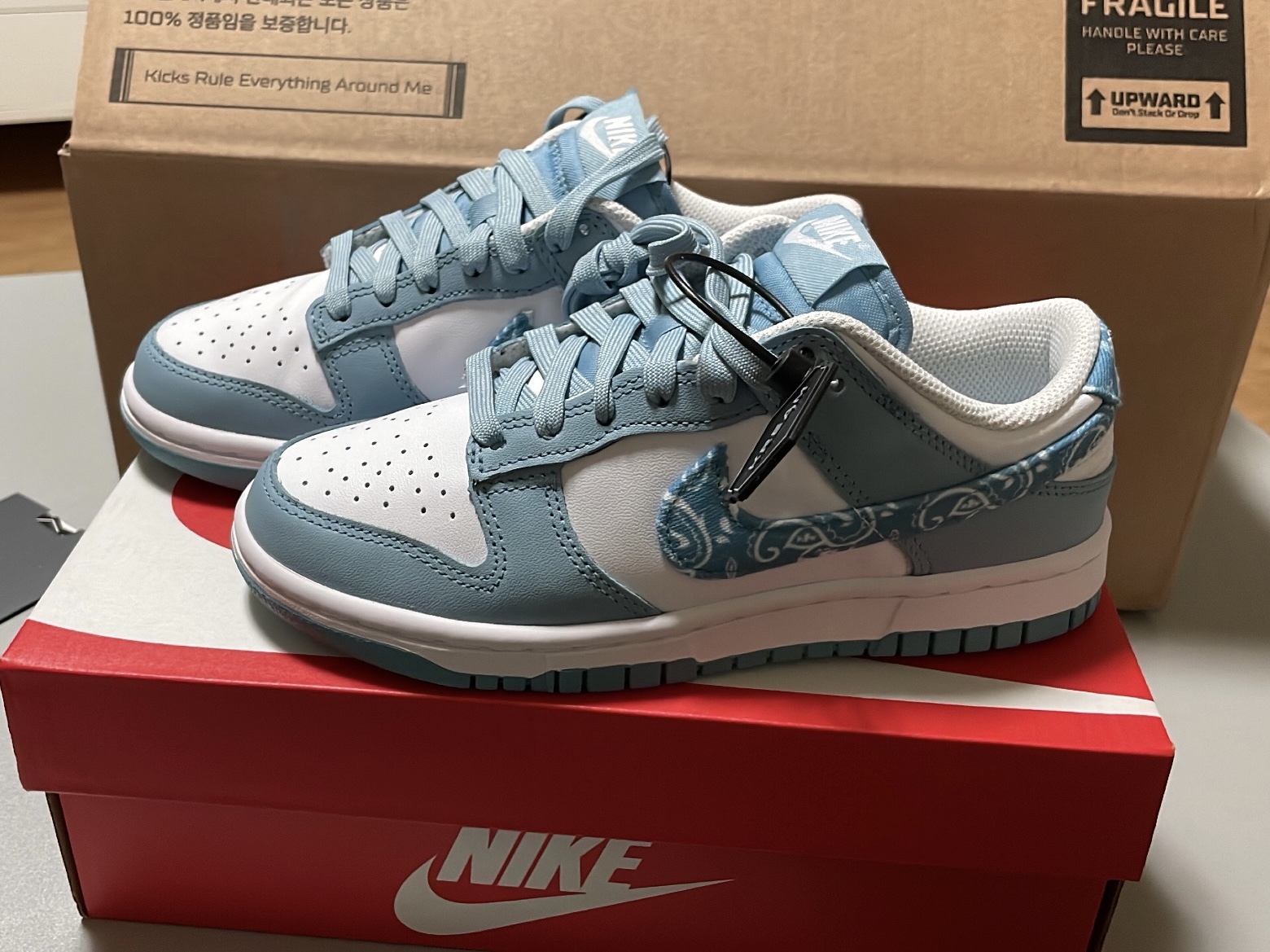 (W) Nike Dunk Low Essential Blue Paisley 착용 스타일