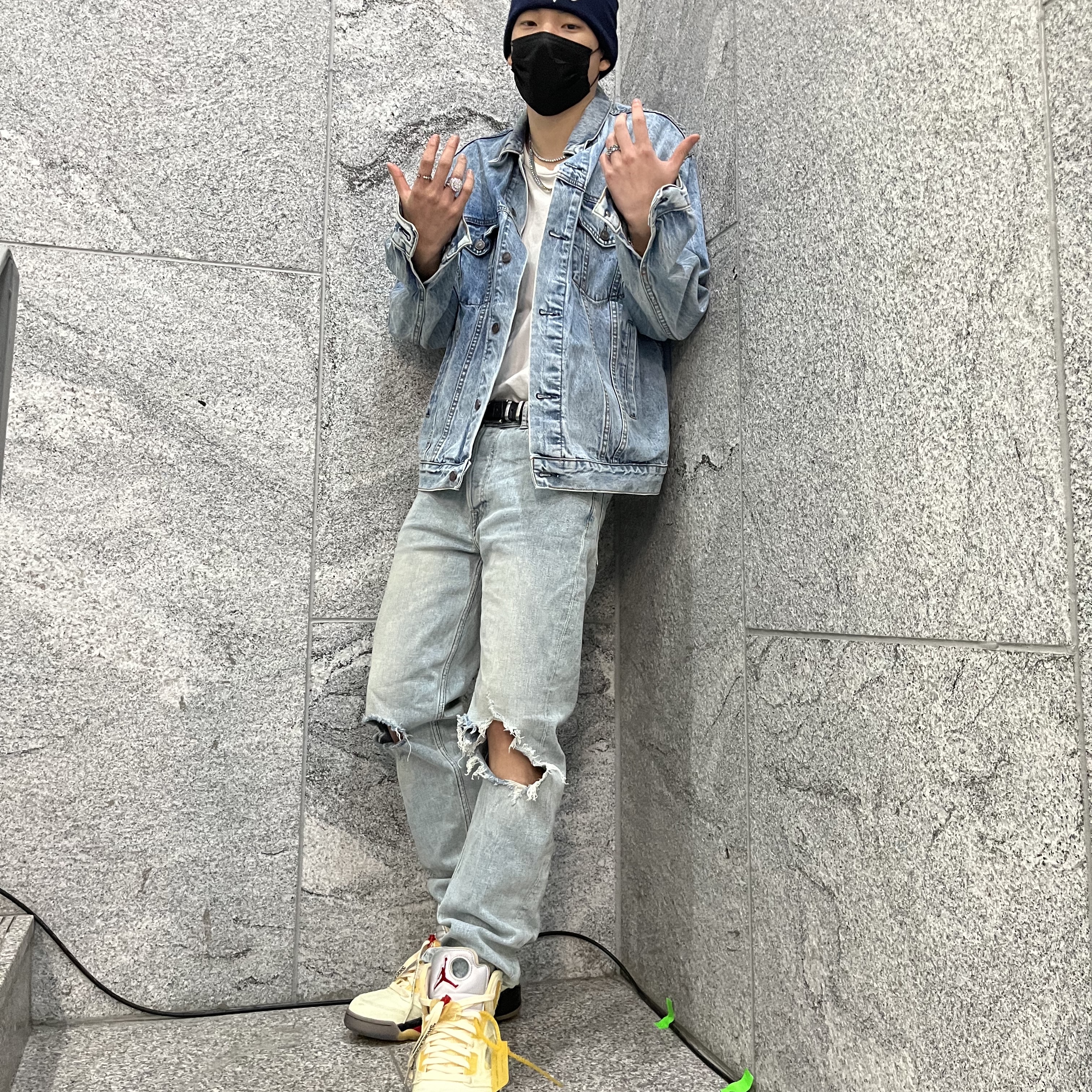 Jordan 5 x Off-White Retro SP Sail Fire Red 착용 스타일