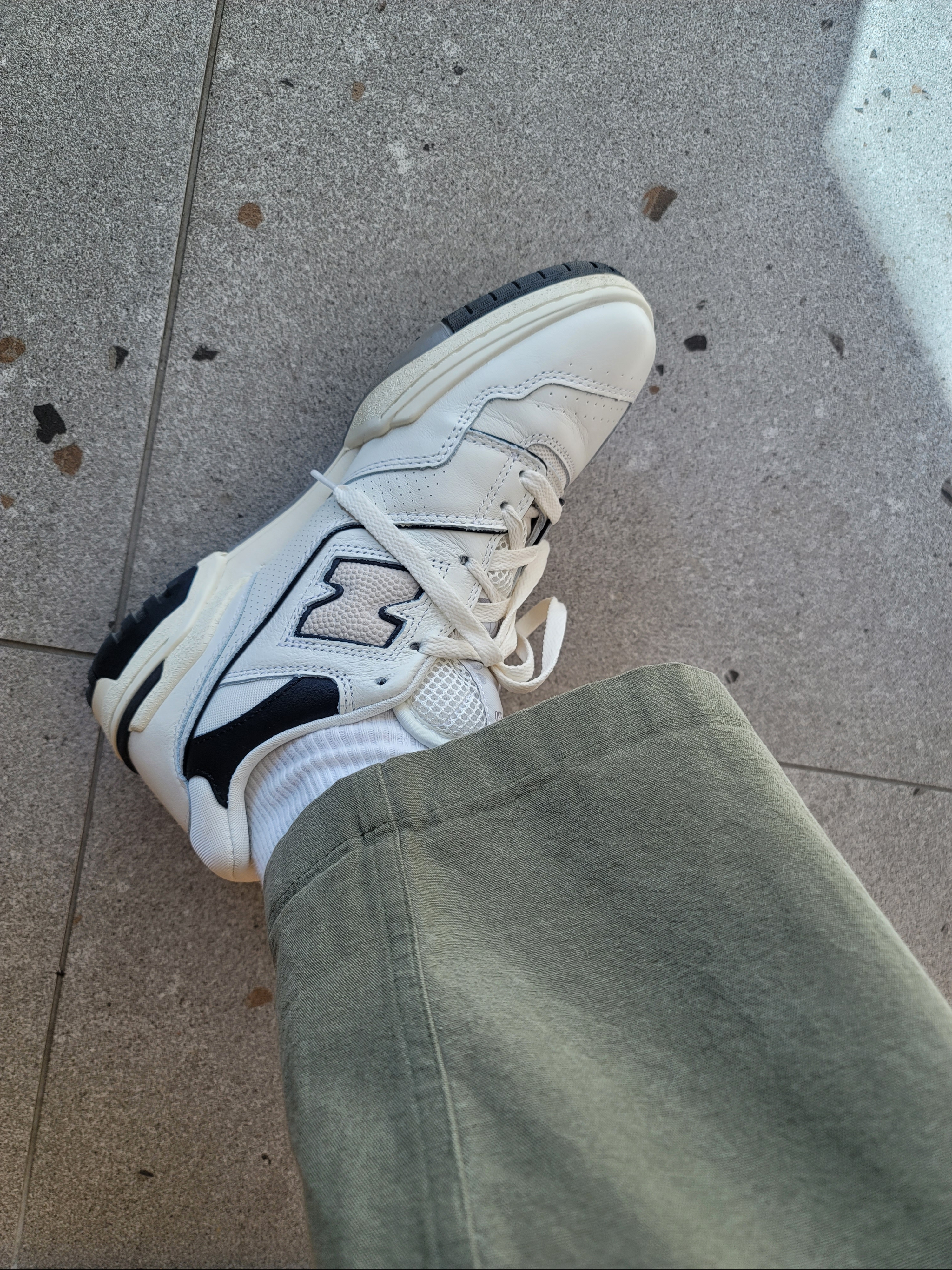 New Balance 550 White Grey - 2E Wide 착용 스타일