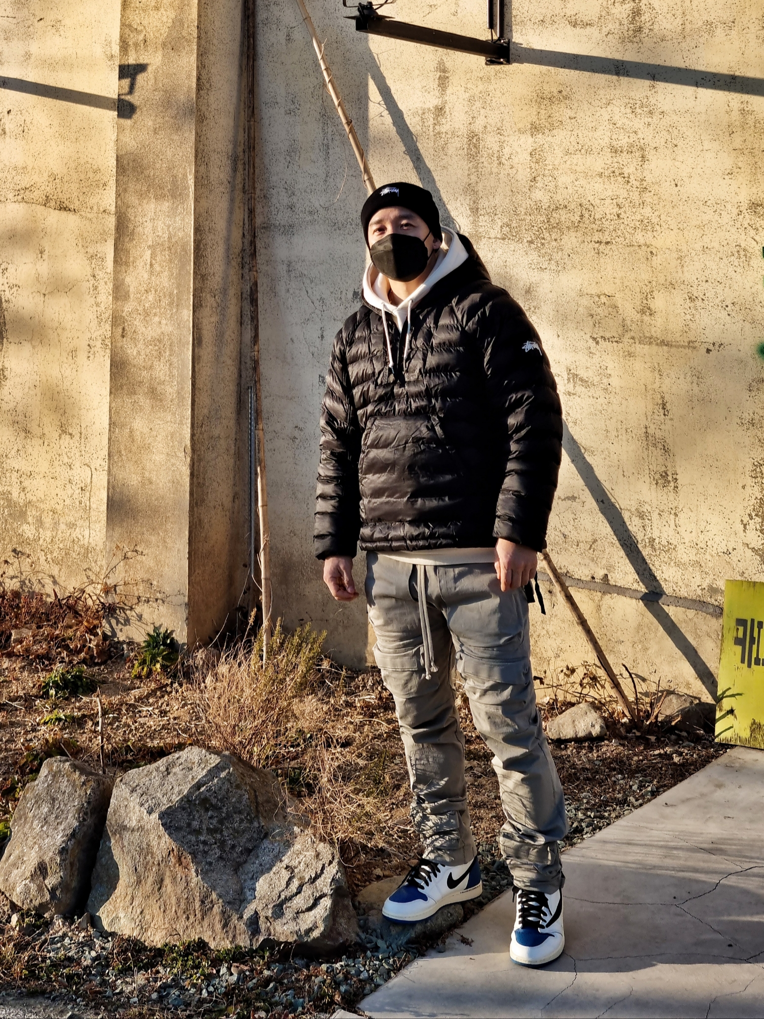 Nike x Stussy Insultd Jacket Black - Asia, Jordan 1 x Travis Scott x Fragment Retro High OG SP Military Blue 착용 스타일 - 1