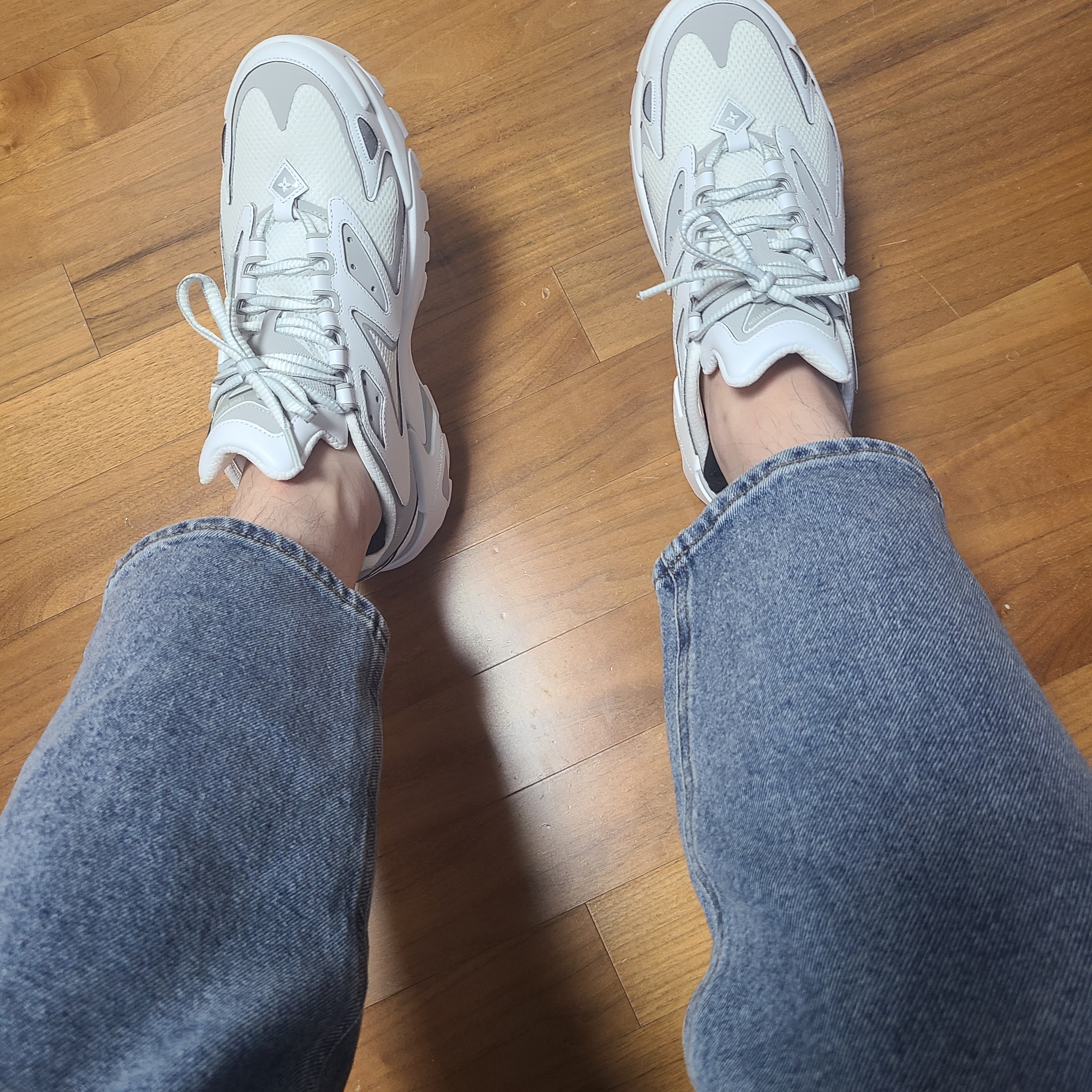 Louis Vuitton Runner Tatic Sneakers White 착용 스타일 - 2