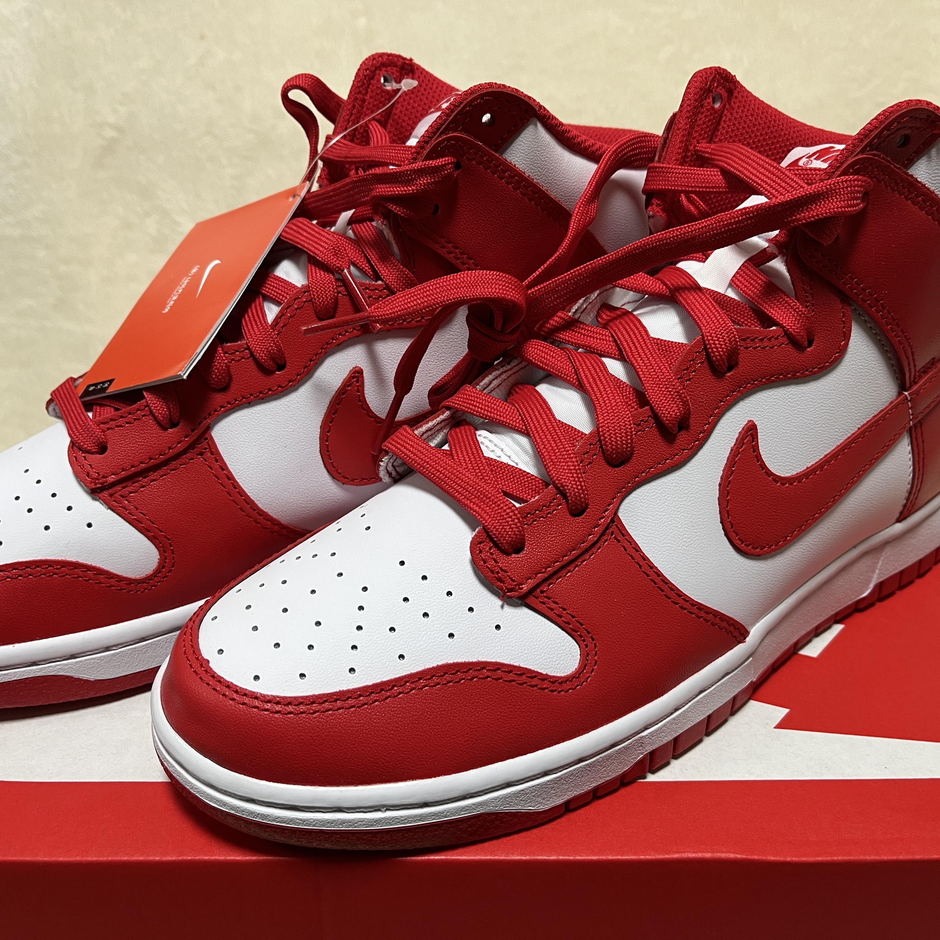 Nike Dunk High Retro Championship White and Red 착용 스타일