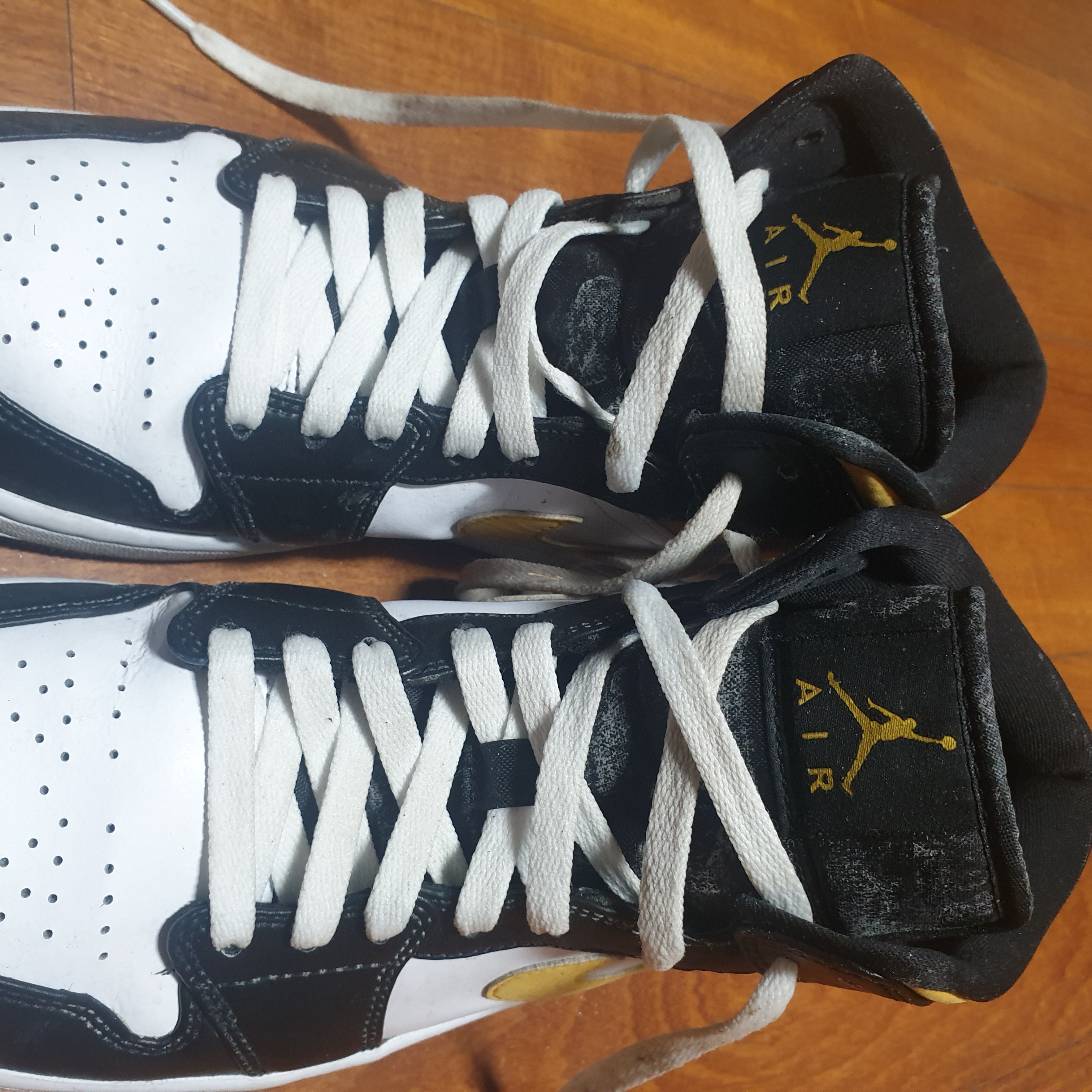 Jordan 1 Mid Pollen 착용 스타일 - 1