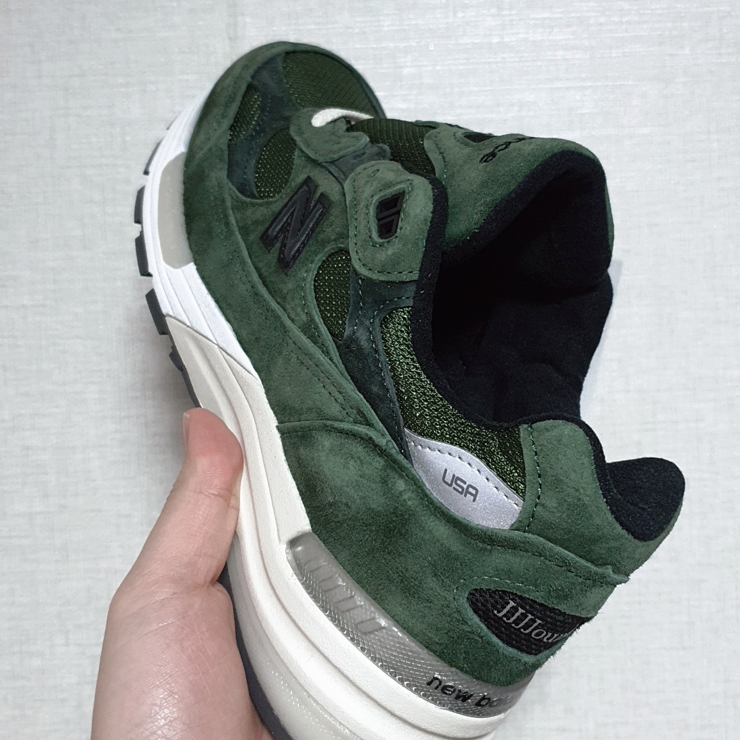 New Balance x JJJJound 992 Made in USA Mossy Green 착용 스타일 - 1