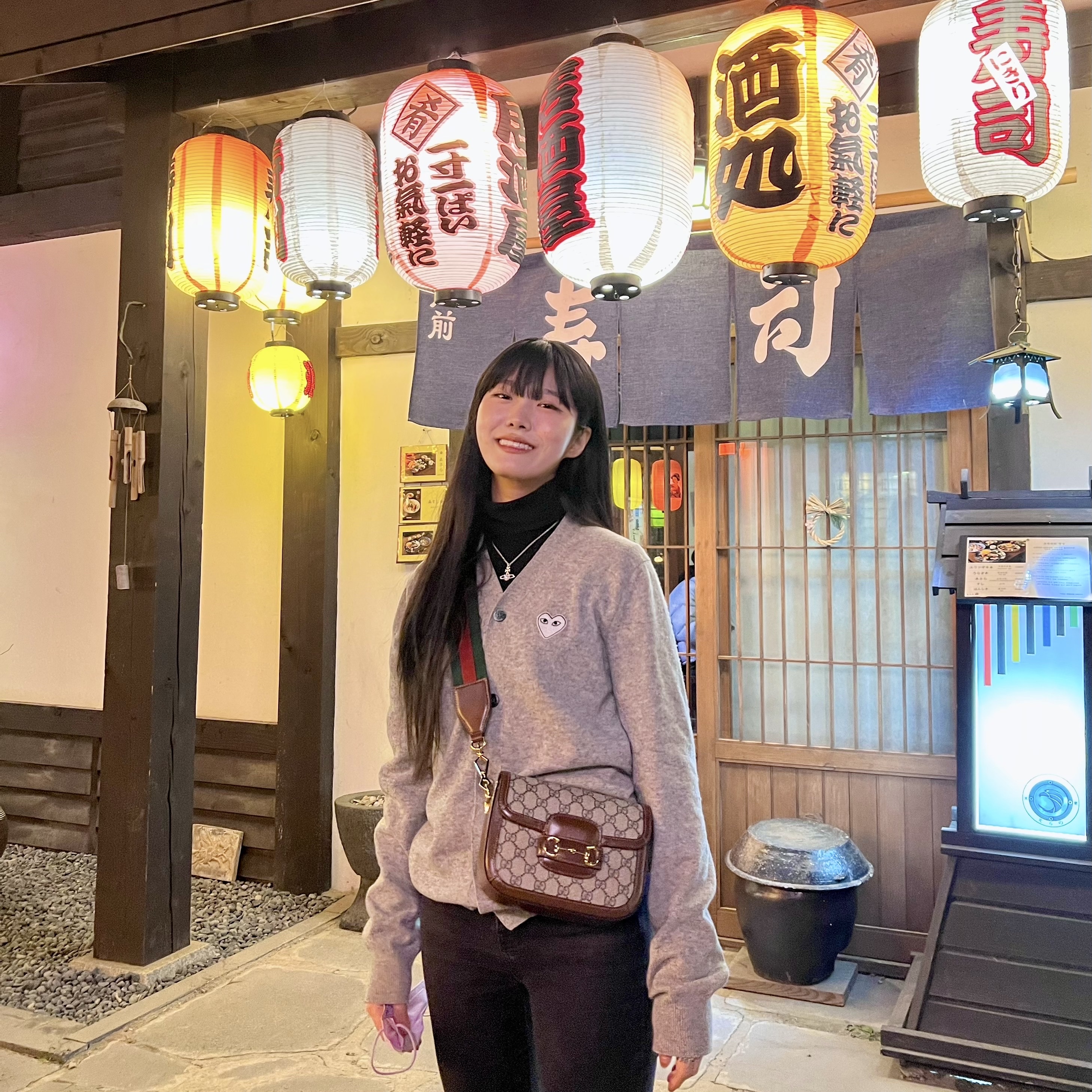 Gucci x Balenciaga The Hacker Project Gucci Horsebit 1955 Mini Handbag Beige Ebony, Play Comme des Garcons Black Heart Knit Cardigan Grey 착용 스타일