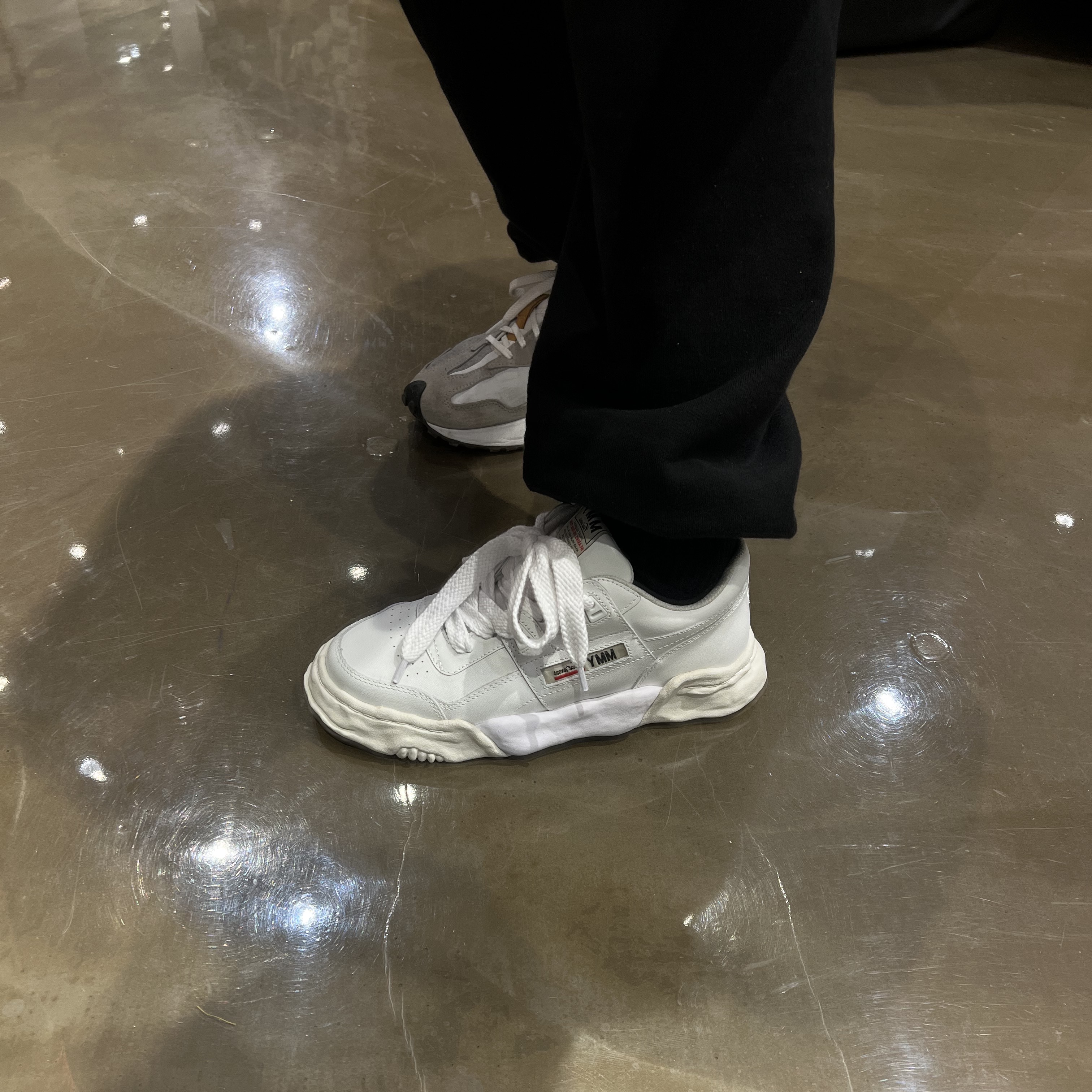 Maison Mihara Yasuhiro Parker OG Sole Leather Low-top Sneakers White 착용 스타일