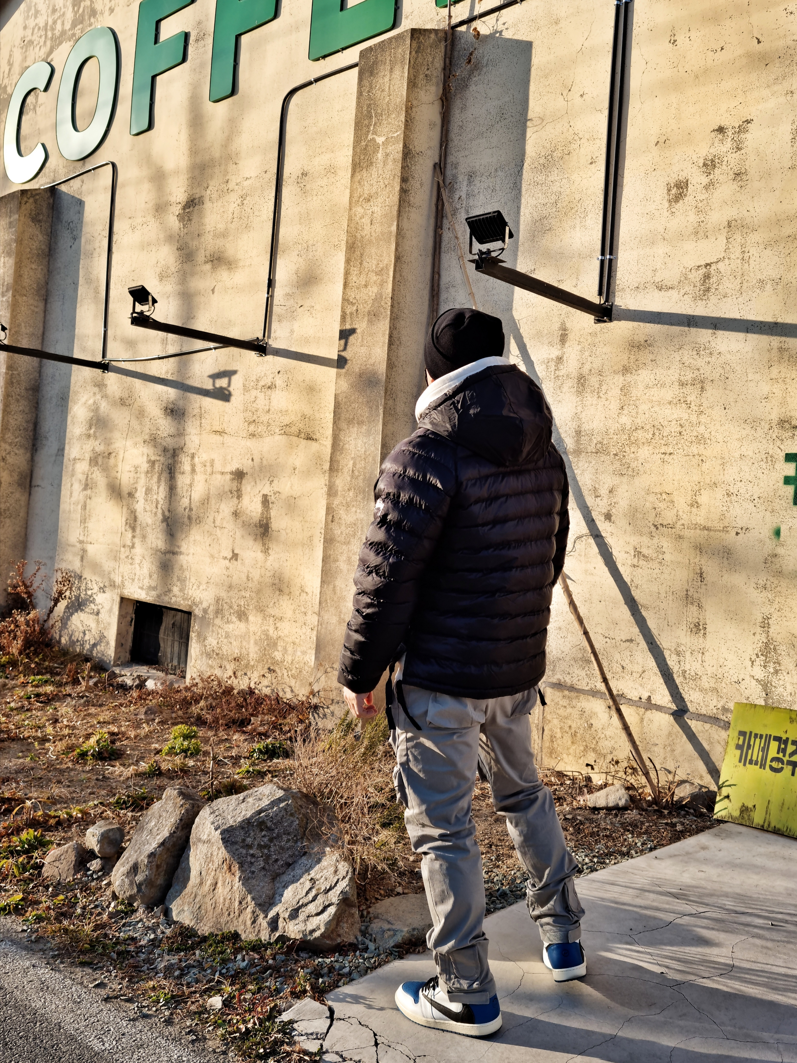 Nike x Stussy Insultd Jacket Black - Asia, Jordan 1 x Travis Scott x Fragment Retro High OG SP Military Blue 착용 스타일 - 2