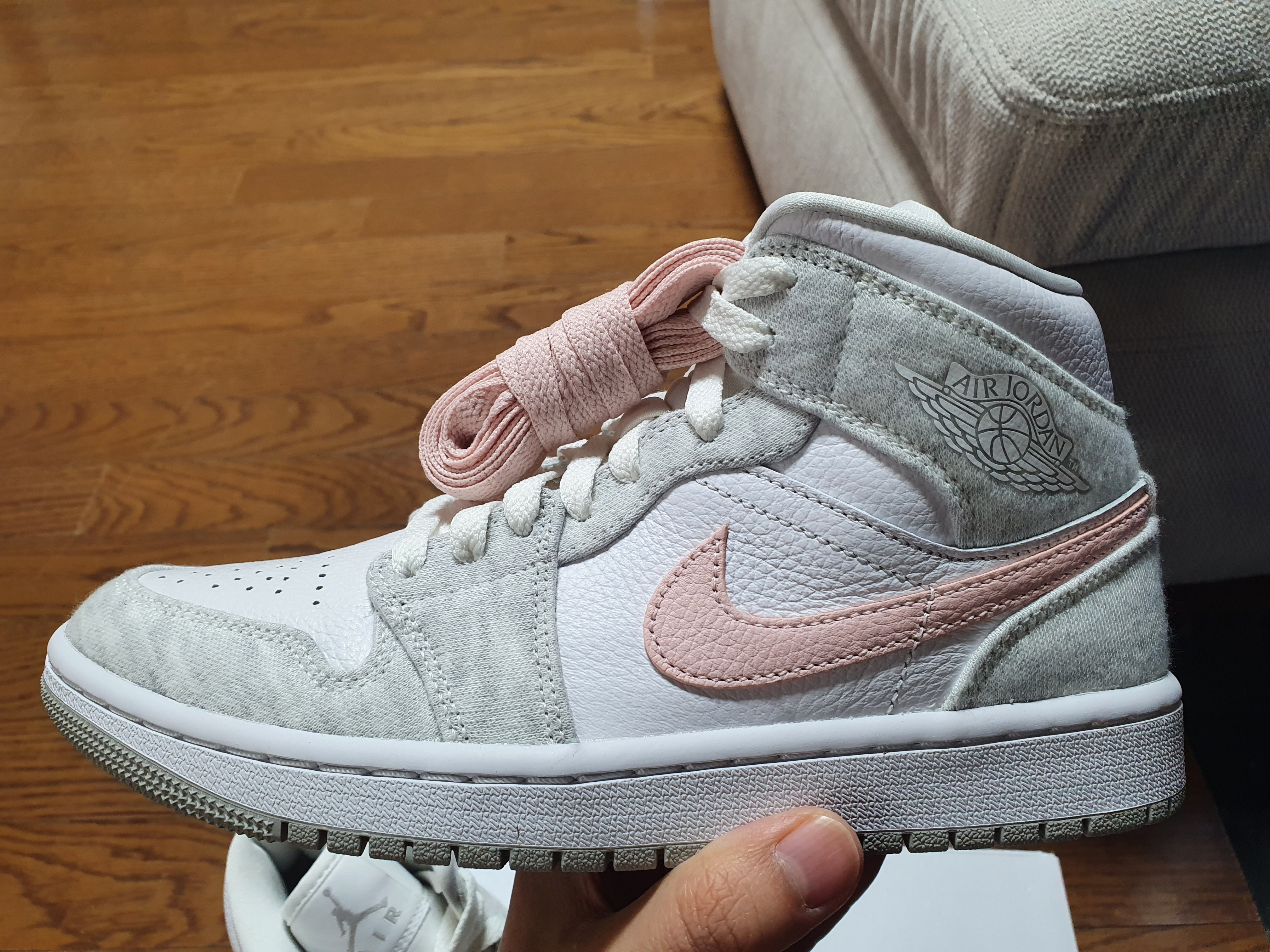 (W) Jordan 1 Mid SE Light Iron Ore 착용 스타일 - 2