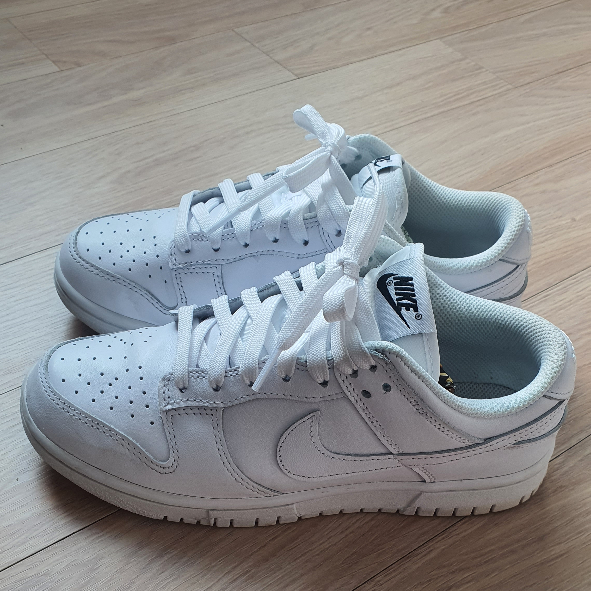 (W) Nike Dunk Low Triple White 착용 스타일