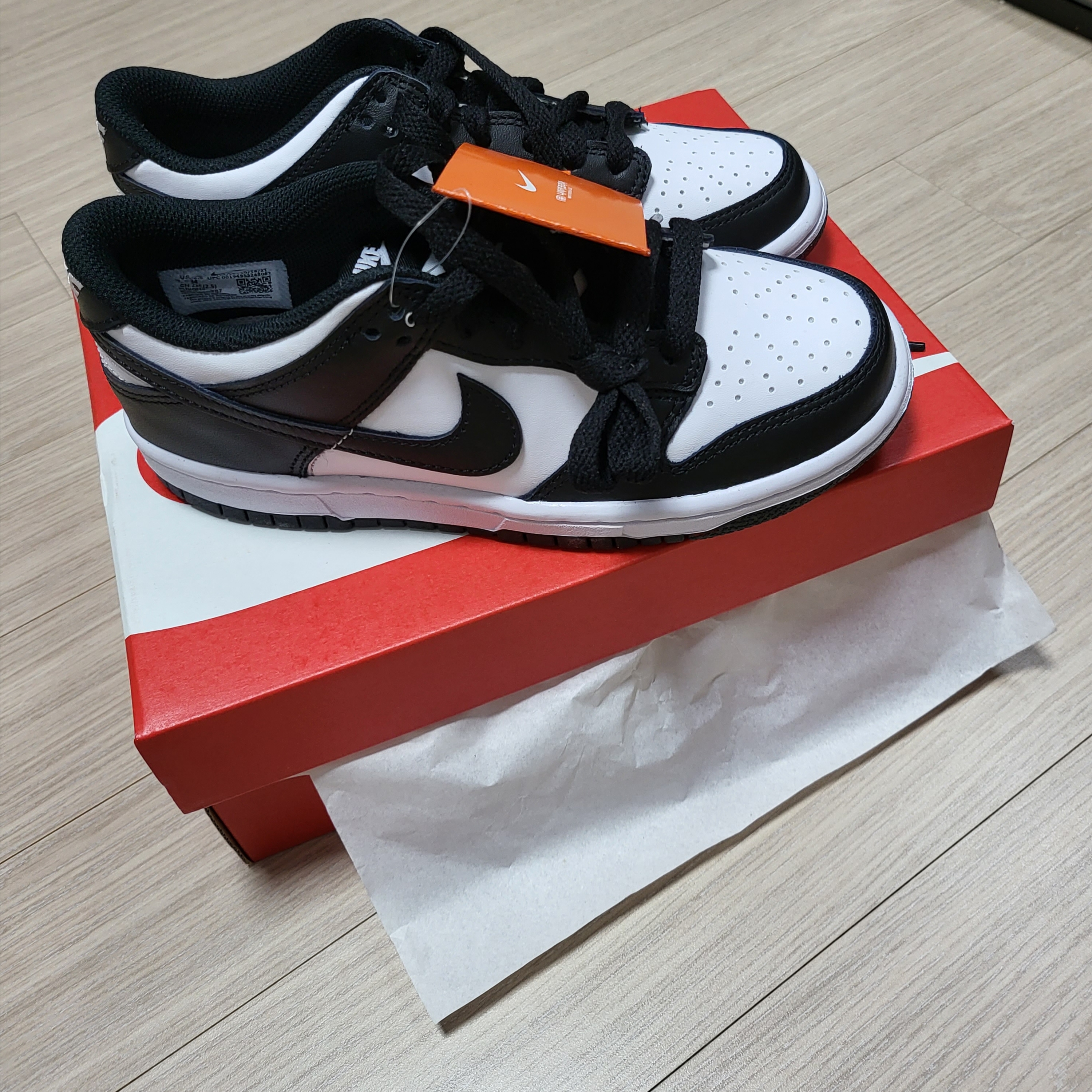 (GS) Nike Dunk Low Black 착용 스타일 - 2