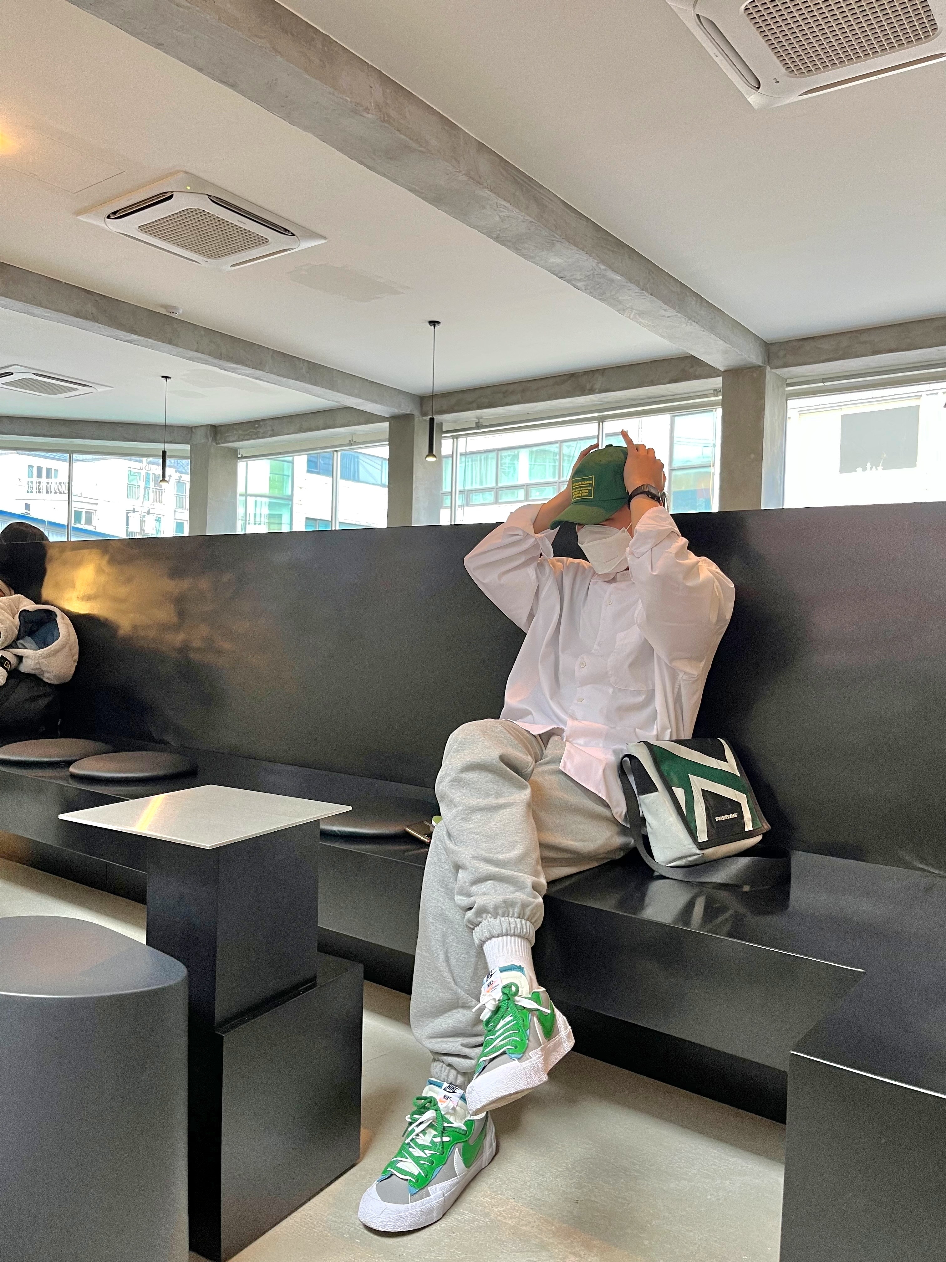Nike x Sacai Blazer Low Classic Green 착용 스타일 - 1