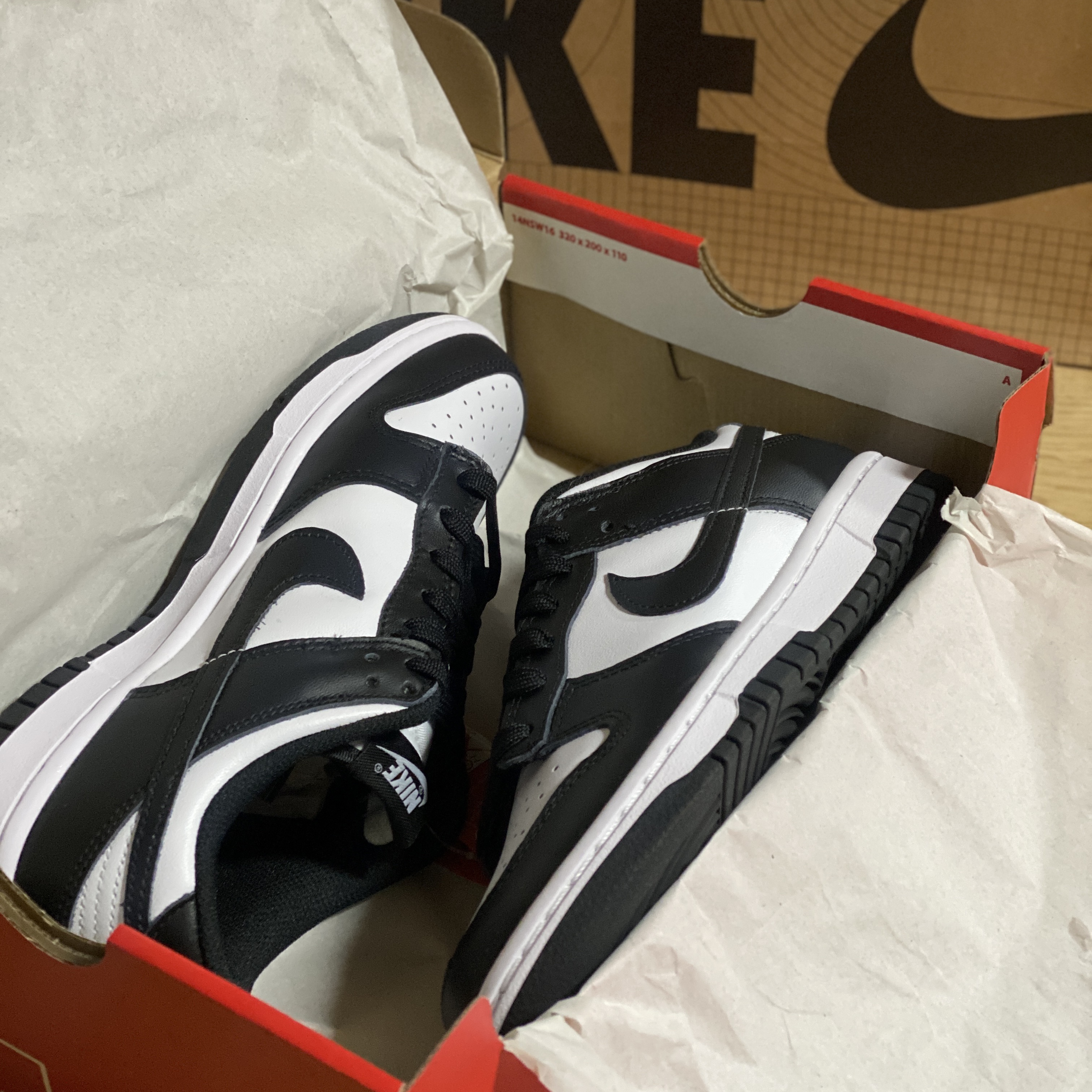 (W) Nike Dunk Low Black 착용 스타일 - 1