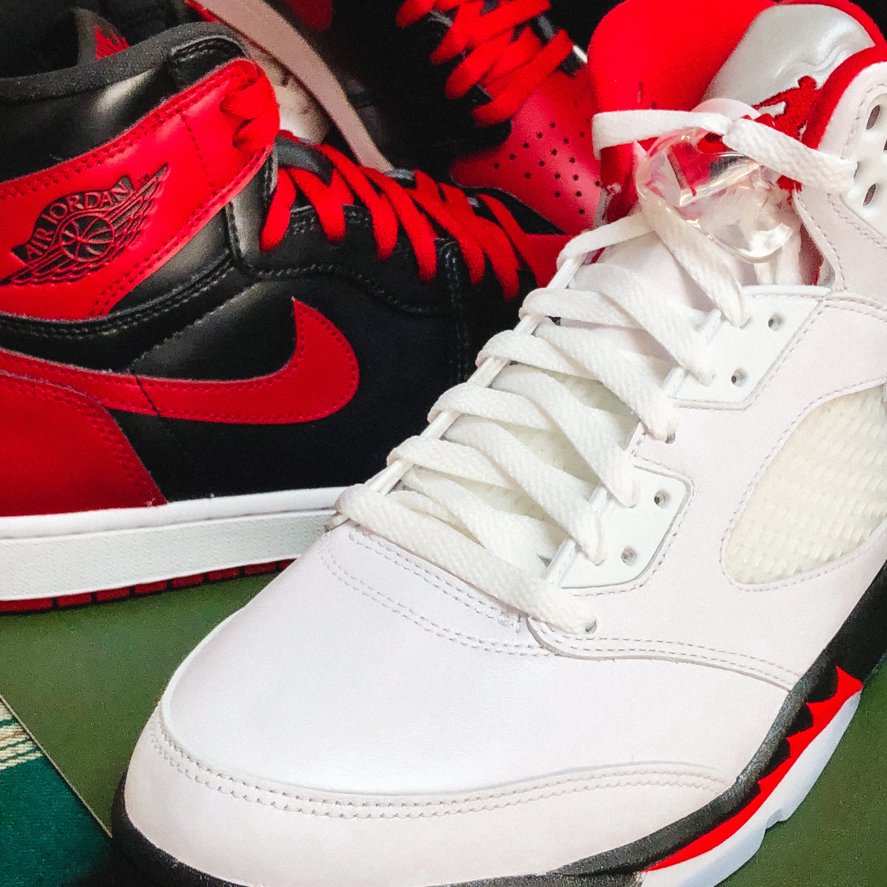 Jordan 5 Retro Fire Red Silver Tongue 2020 착용 스타일 - 3