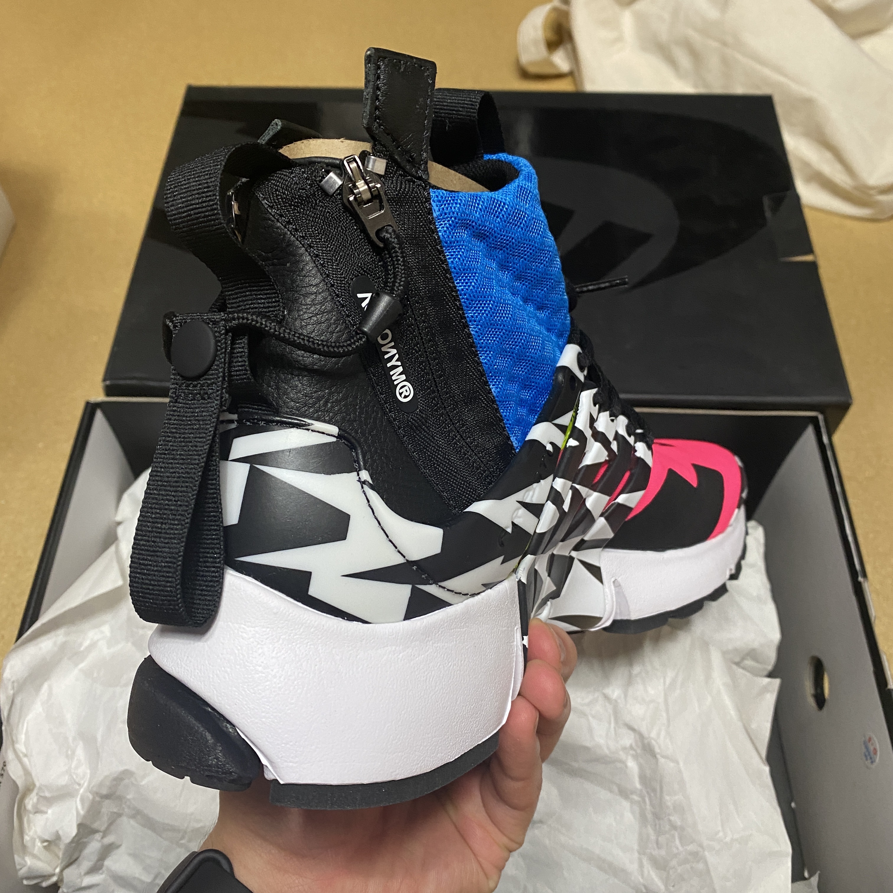Nike x Acronym Air Presto Mid Racer Pink 착용 스타일 - 2